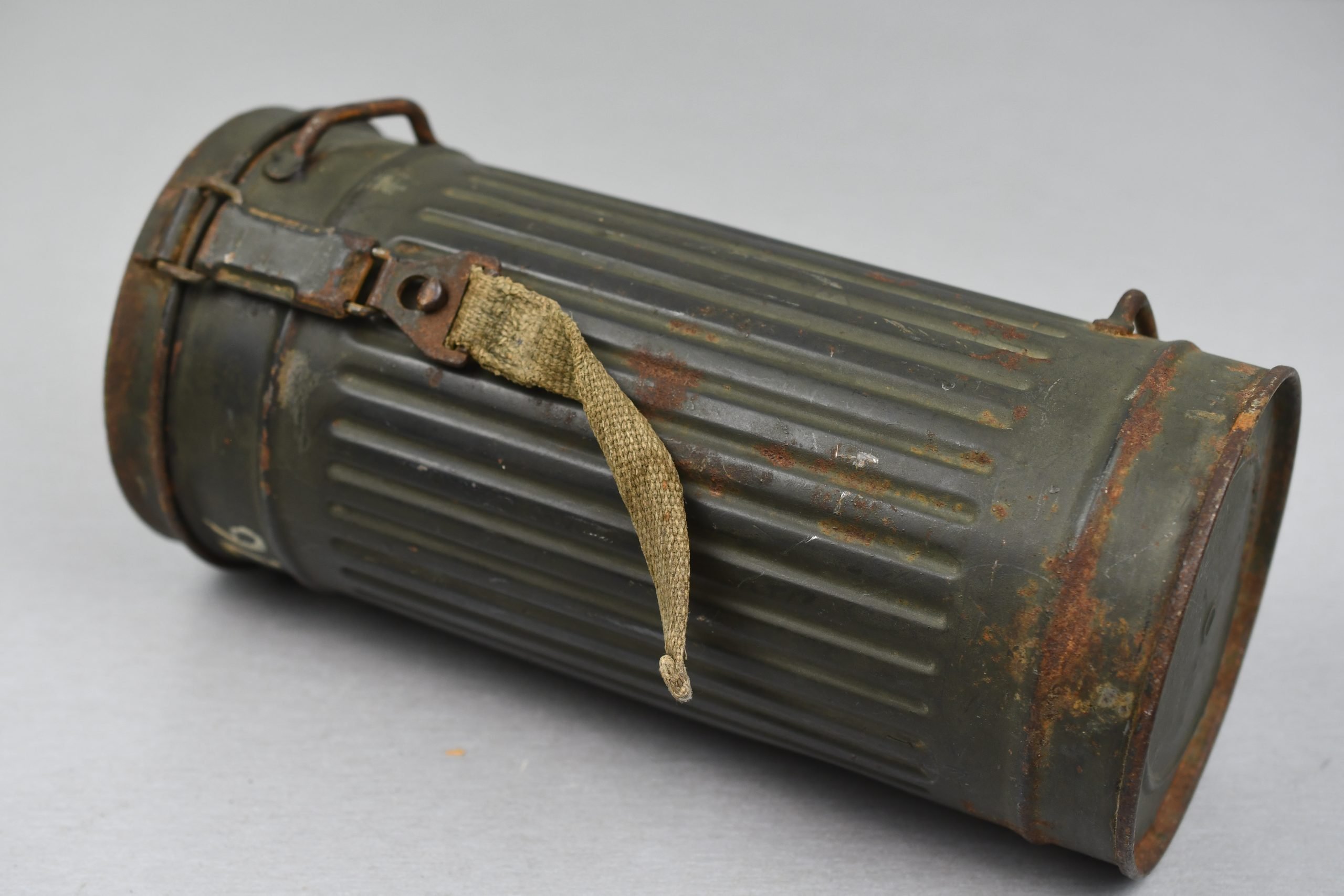 Wehrmacht M31 gas mask with canister 1944 — image 8