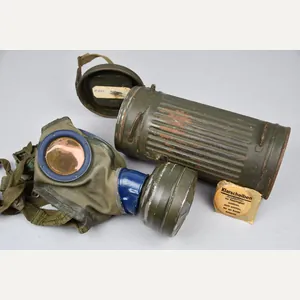 Wehrmacht M31 gas mask with canister 1944