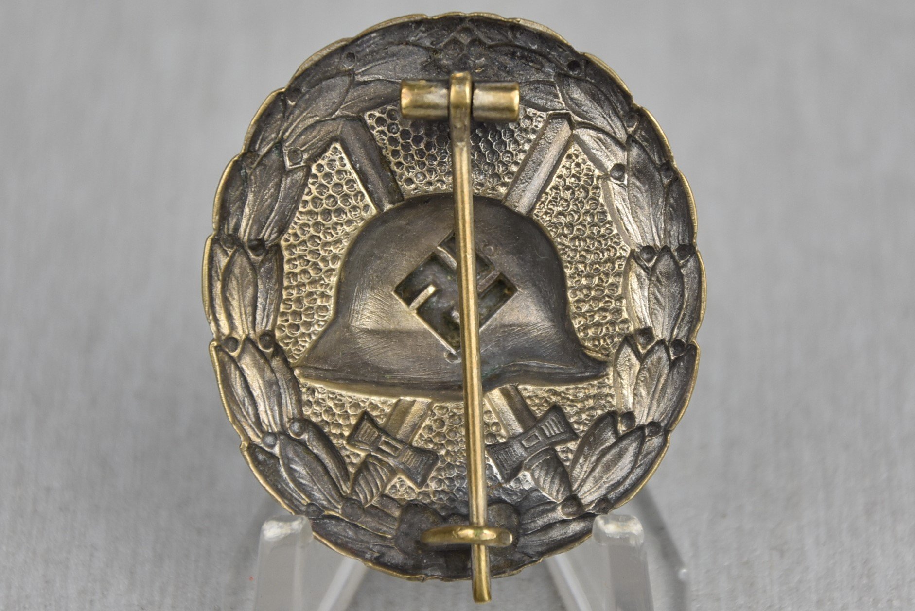 First pattern silver wound badge — image 2
