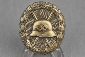 First pattern silver wound badge