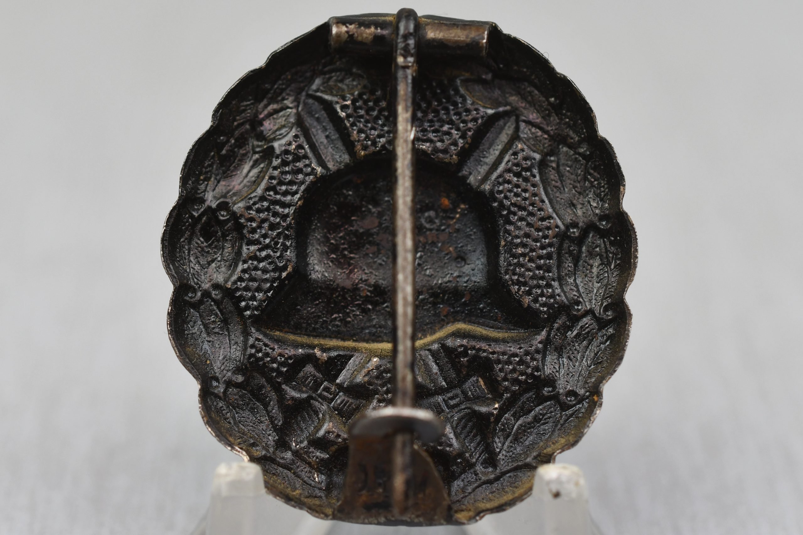 German WW1 black wound badge 'DRGM' marked — image 2
