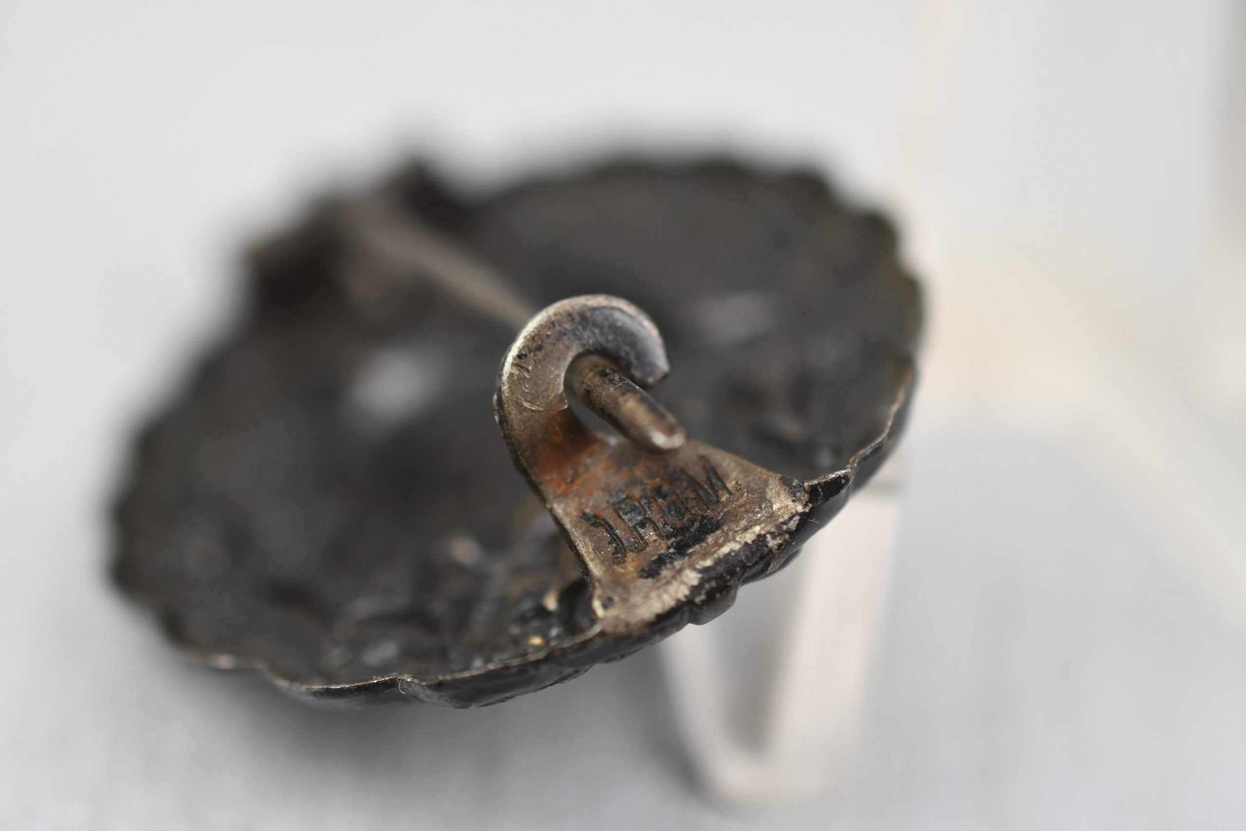 German WW1 black wound badge 'DRGM' marked — image 3