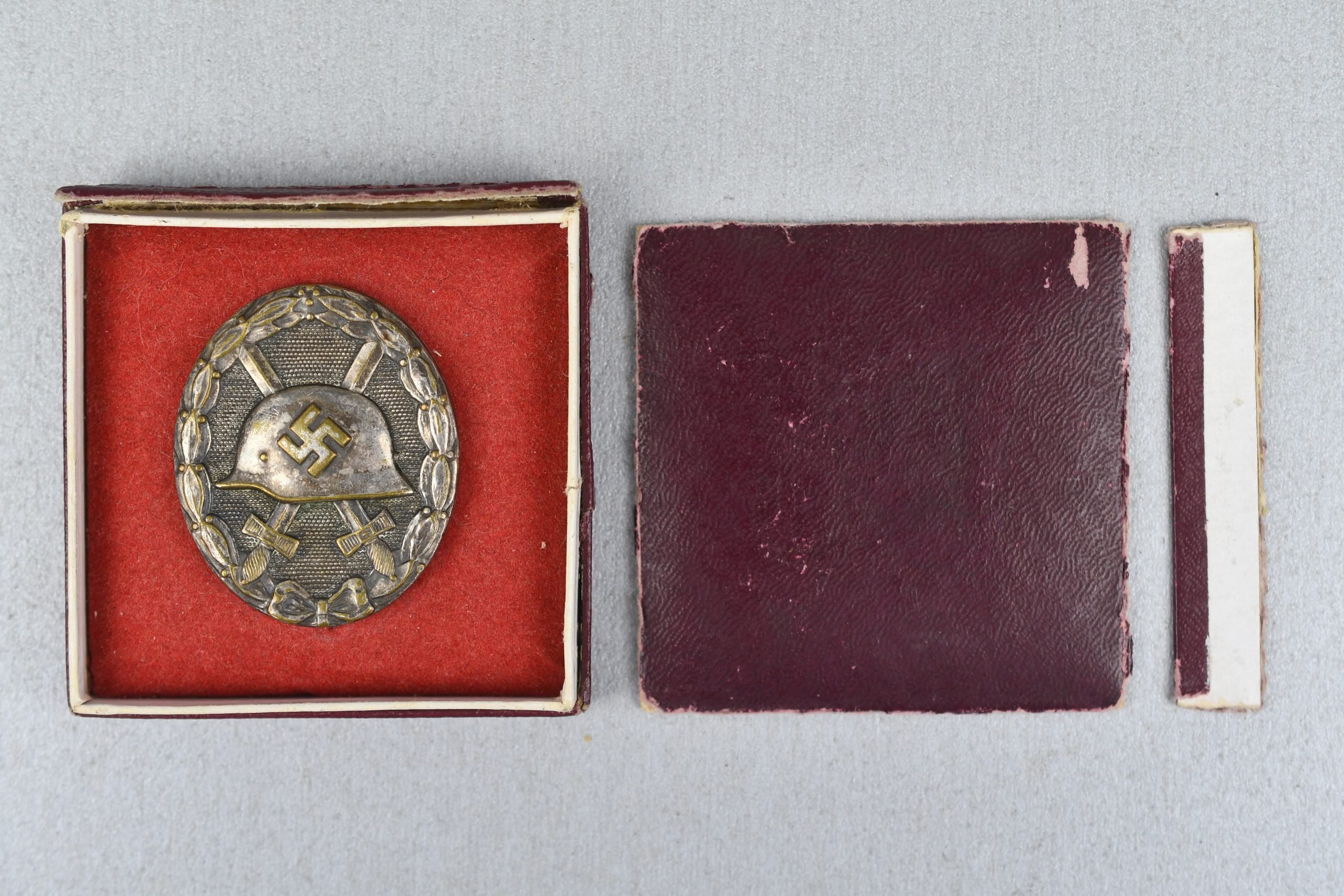 German silver grade wound badge in Buntmetall with box — image 2