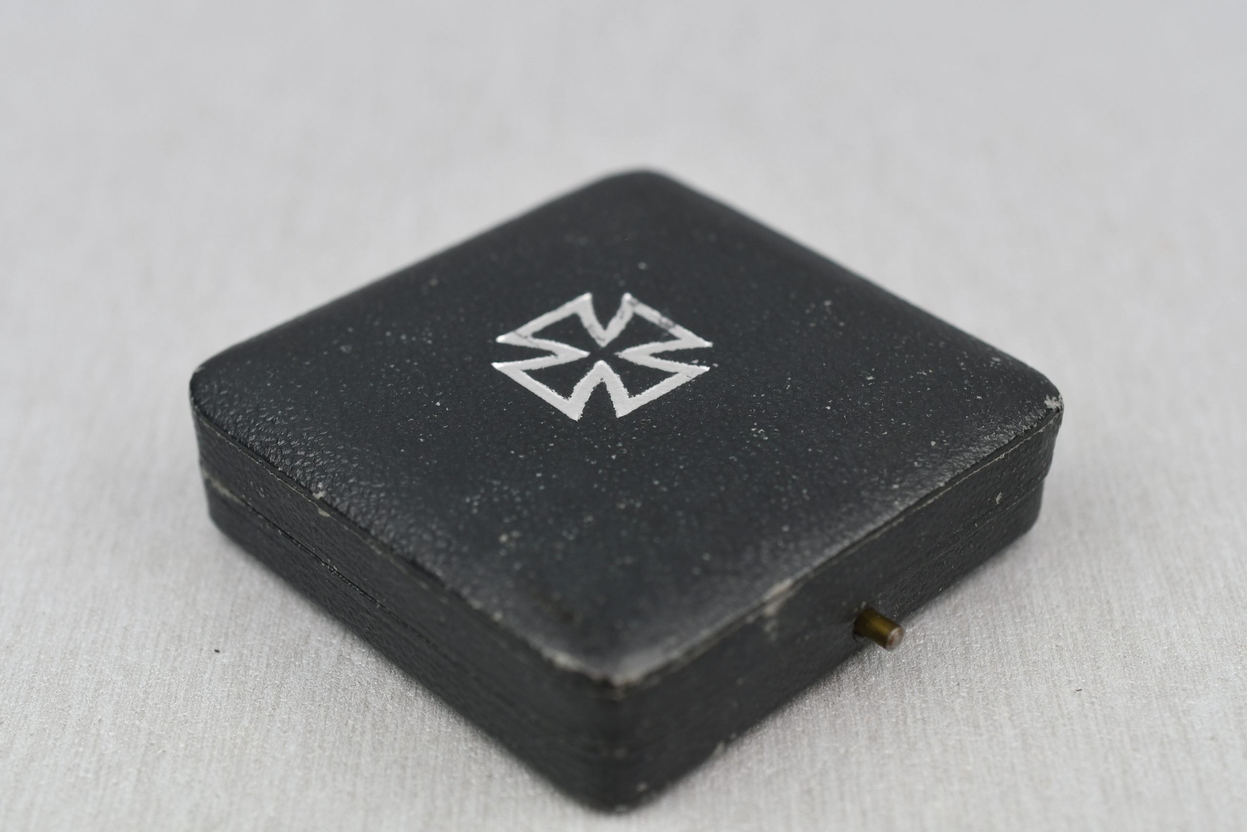 RARE Iron Cross first class Klein & Quenzer 'green' award box — image 2