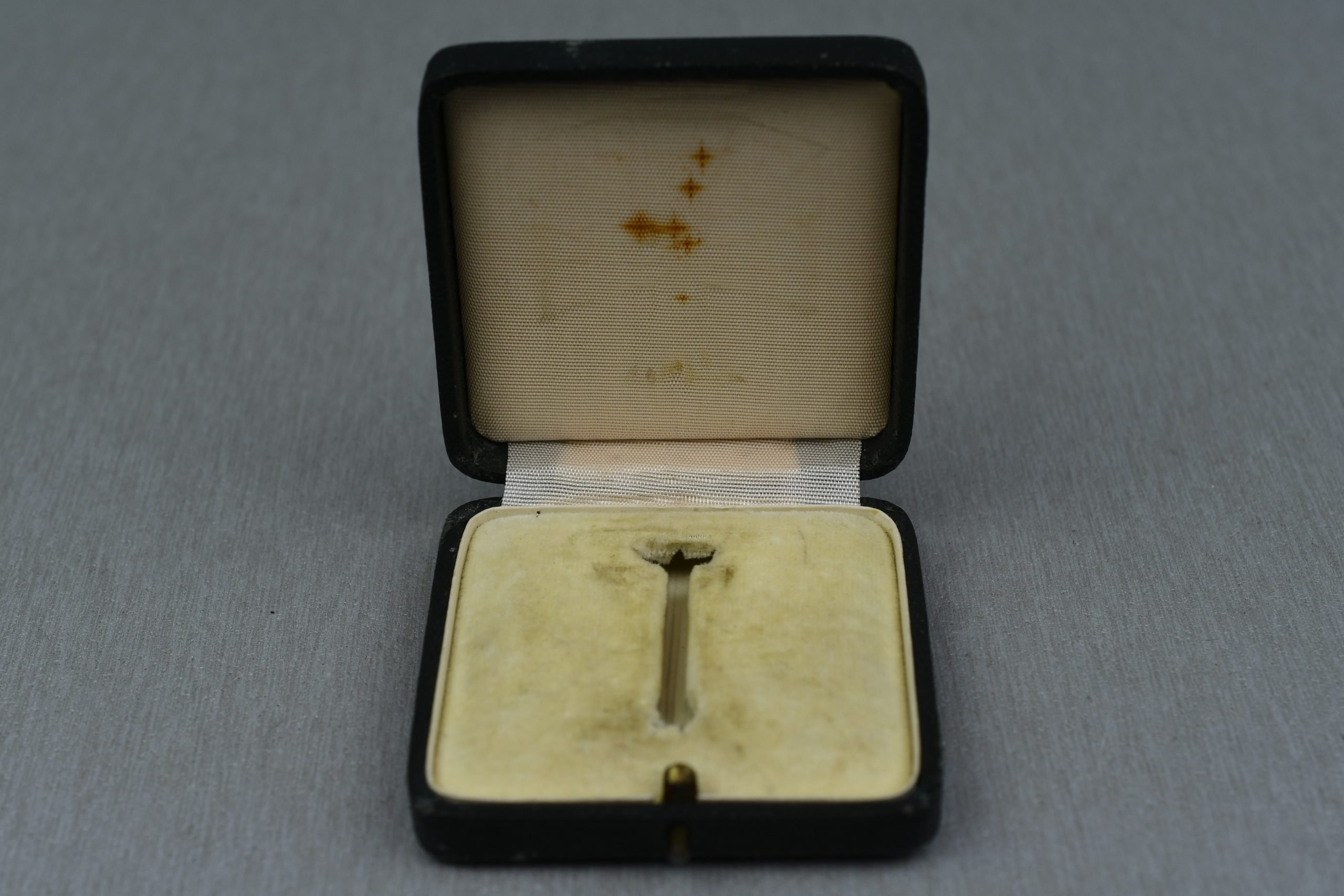 RARE Iron Cross first class Klein & Quenzer 'green' award box — image 4