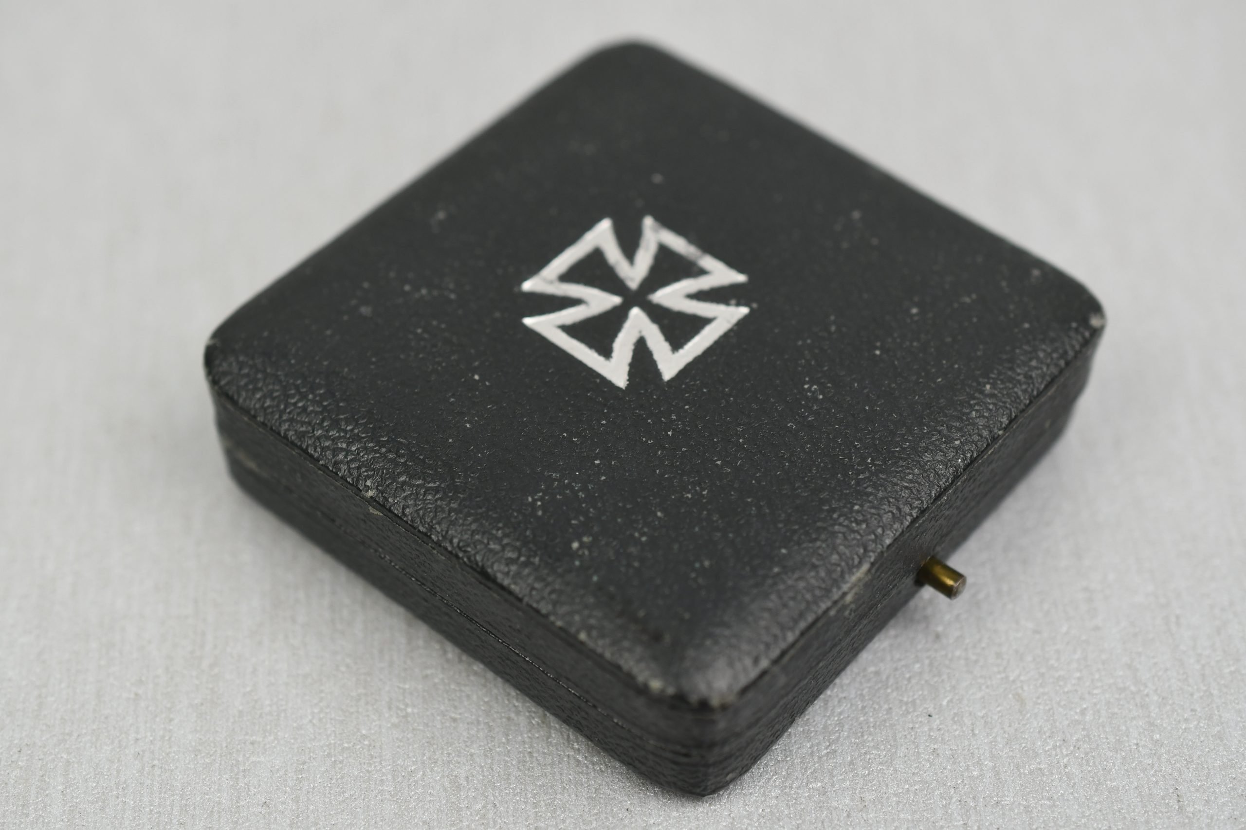 RARE Iron Cross first class Klein & Quenzer 'green' award box — image 7