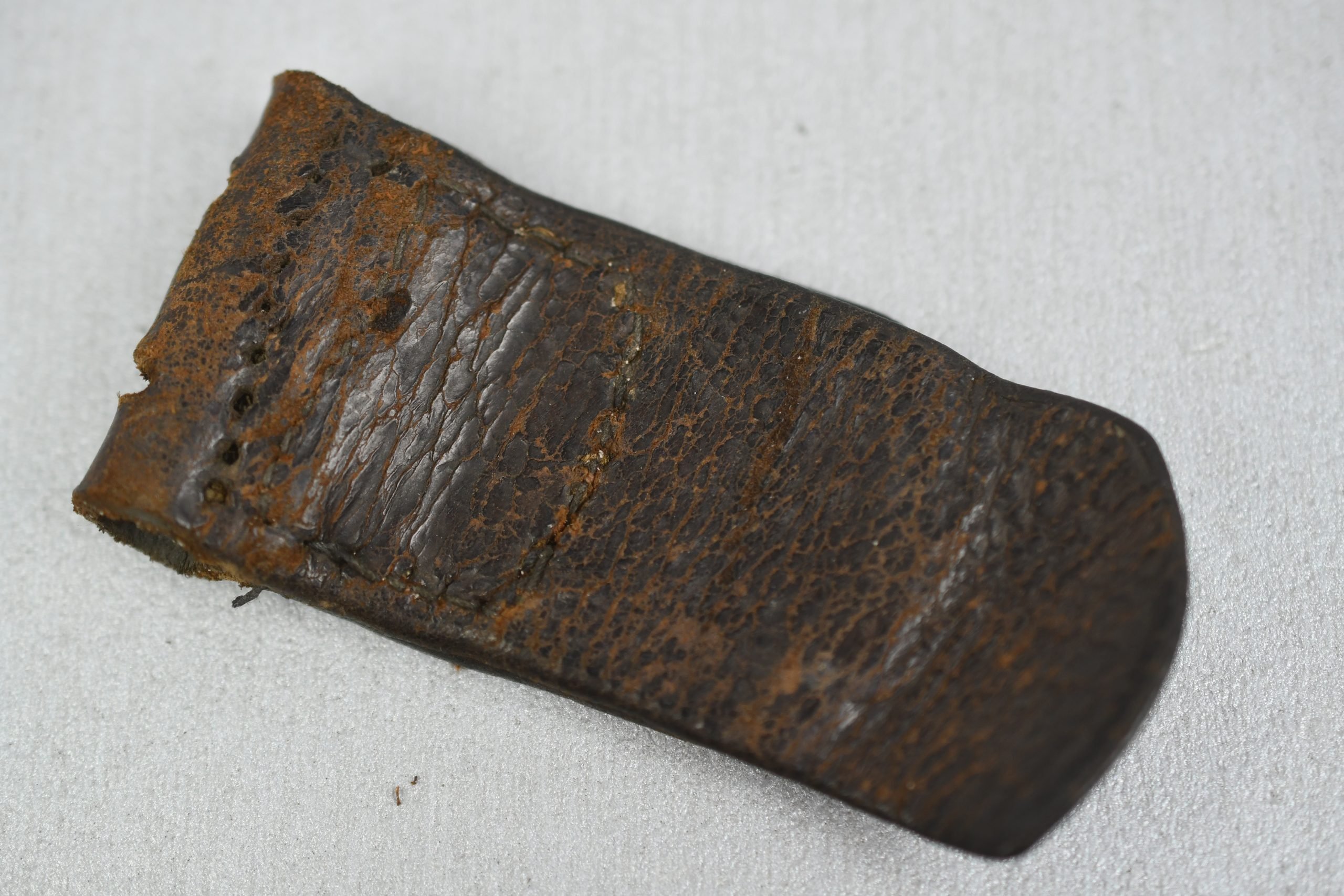 Luftwaffe belt buckle leather tab by J.Deutschbein 1938 'LBA' — image 2