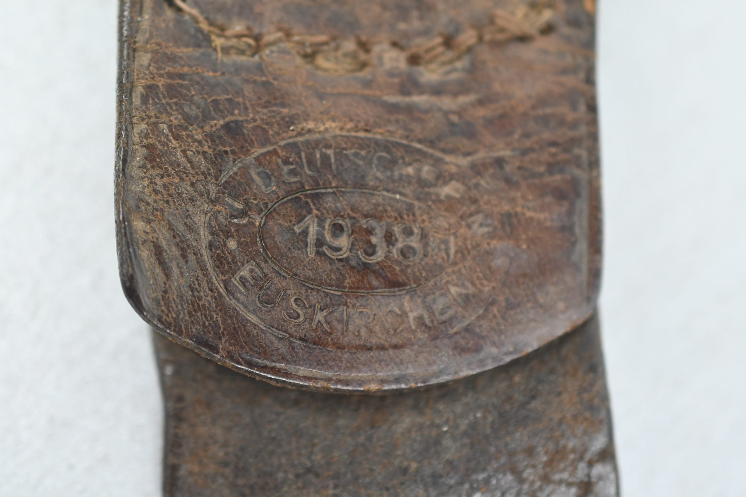 Luftwaffe belt buckle leather tab by J.Deutschbein 1938 'LBA' — image 3