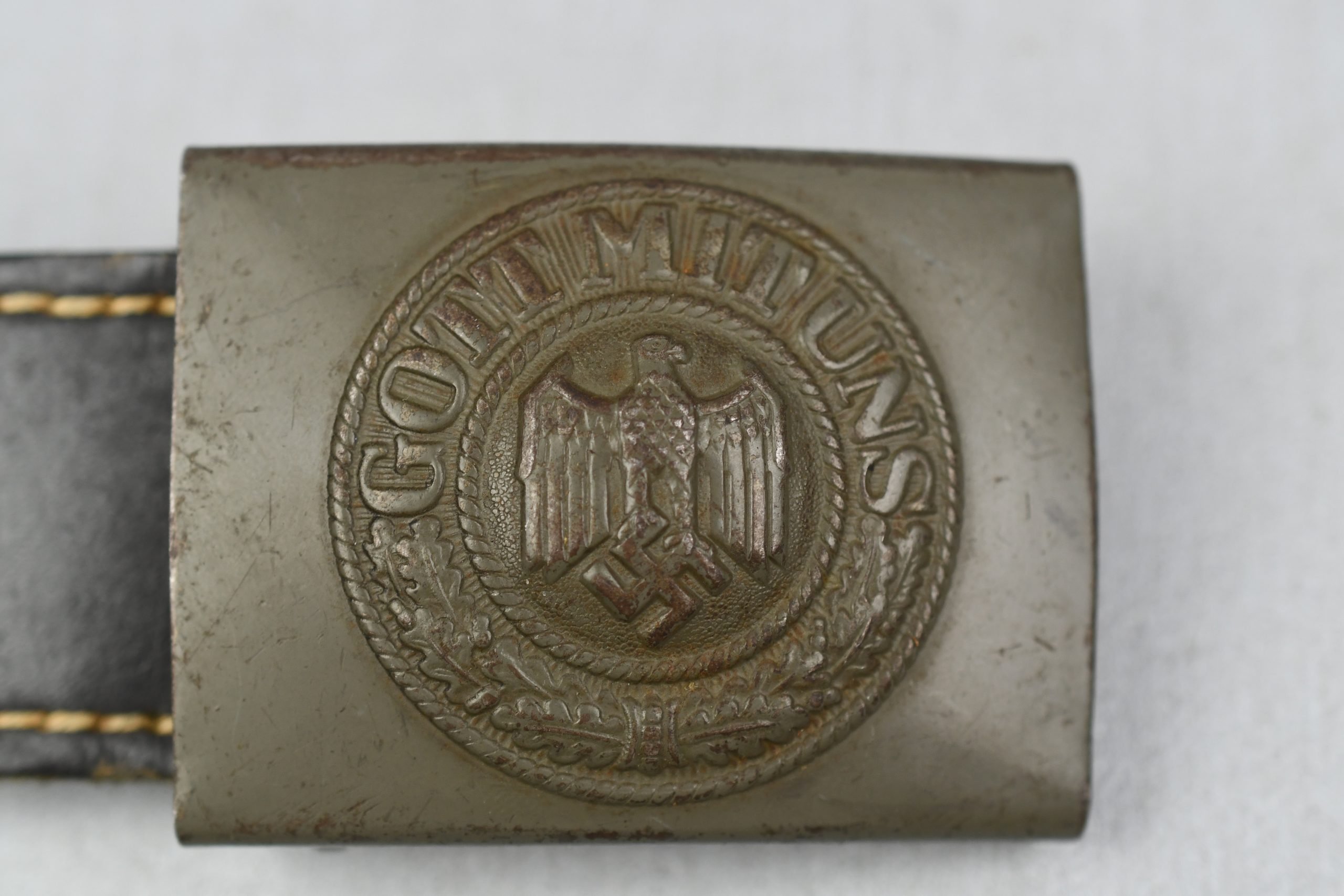 Steel army (Heer) belt buckle with black leather tab by Noelle & Hueck 1942 — image 3