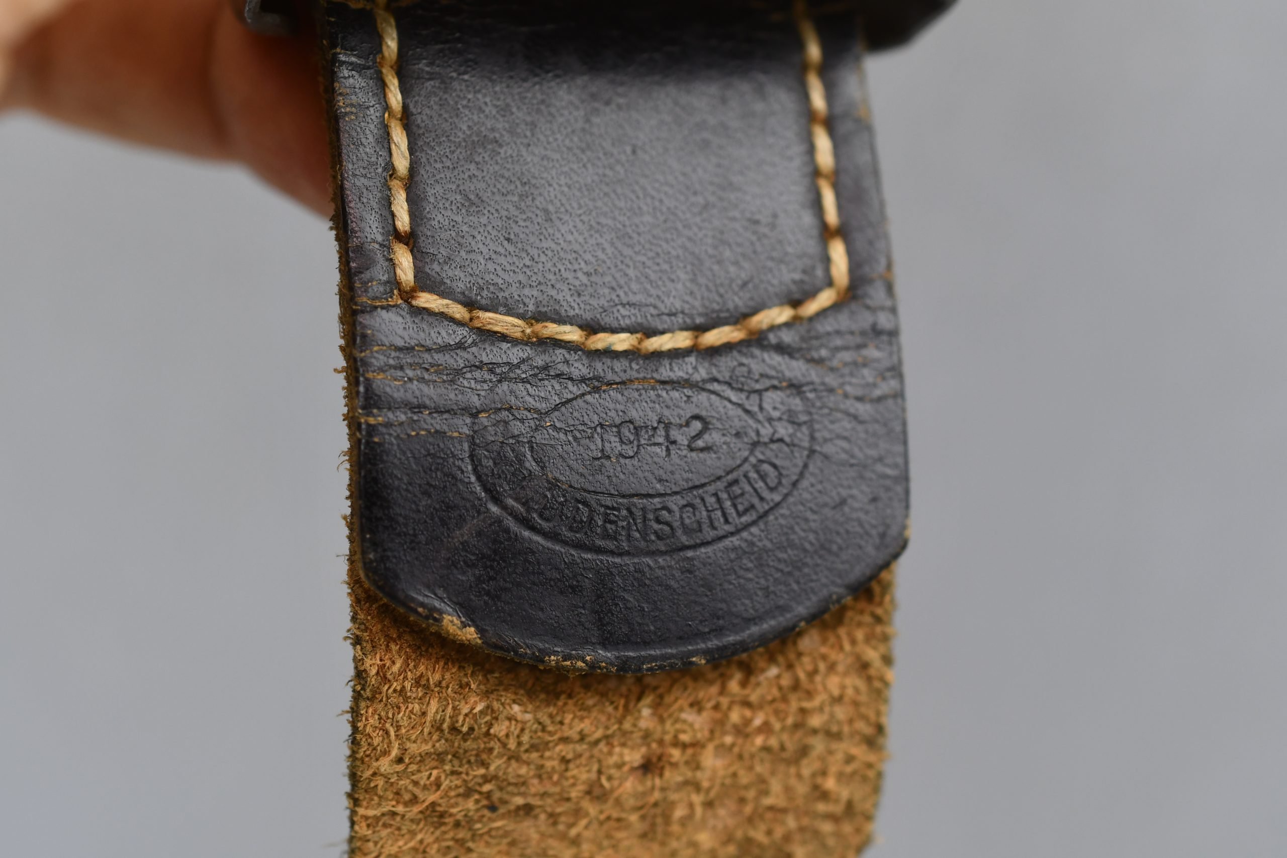 Steel army (Heer) belt buckle with black leather tab by Noelle & Hueck 1942 — image 4