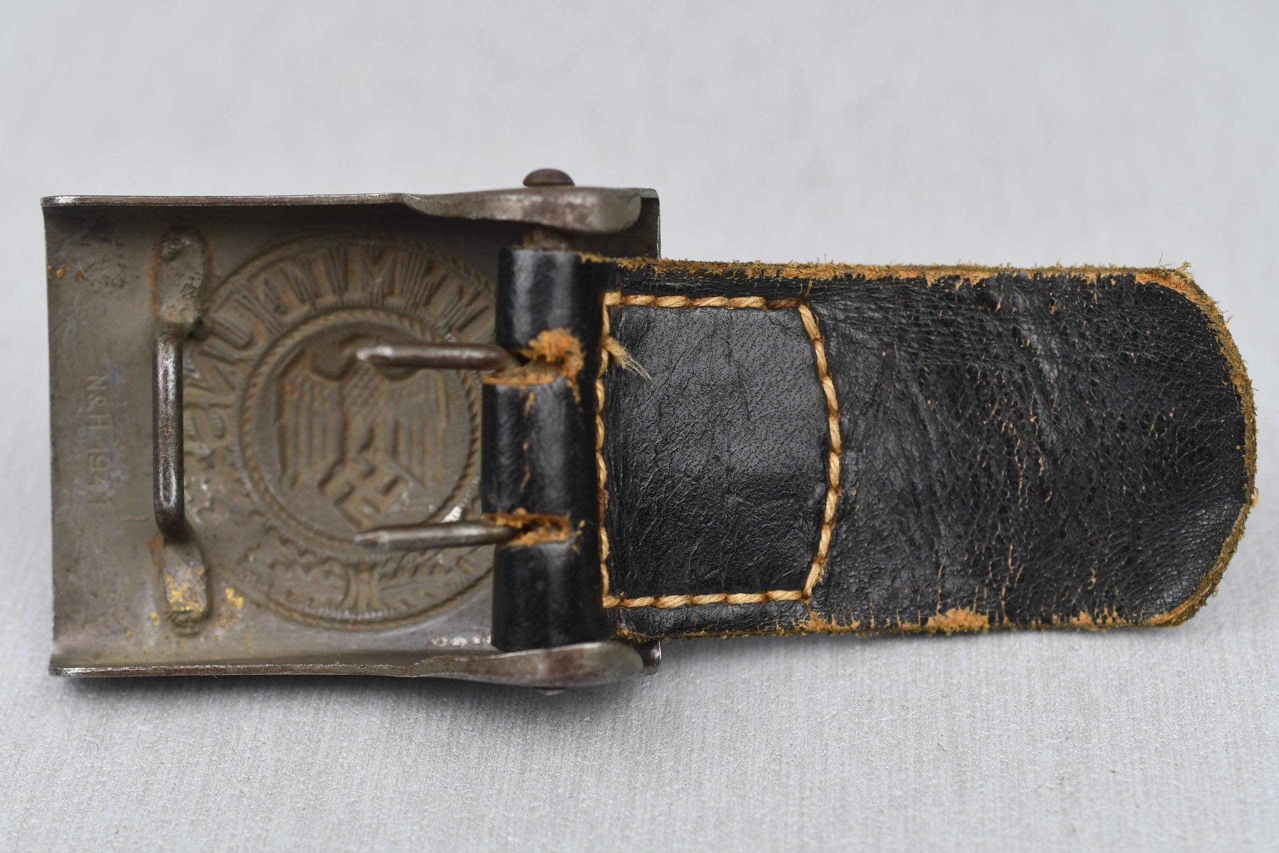 Steel army (Heer) belt buckle with black leather tab by Noelle & Hueck 1942 — image 5