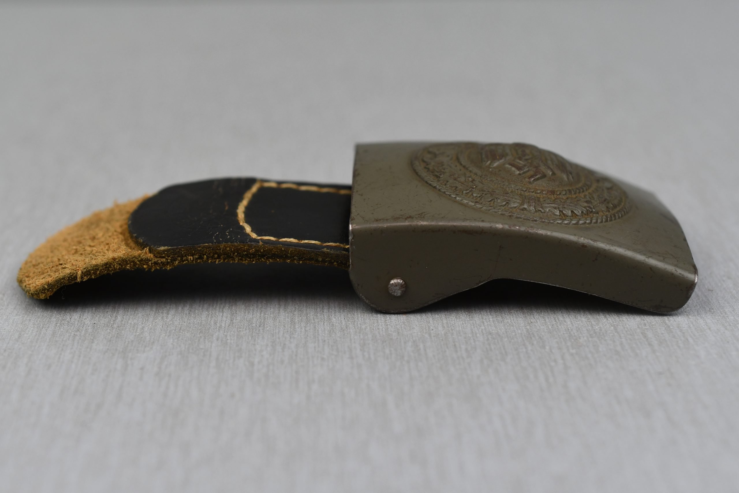 Steel army (Heer) belt buckle with black leather tab by Noelle & Hueck 1942 — image 7