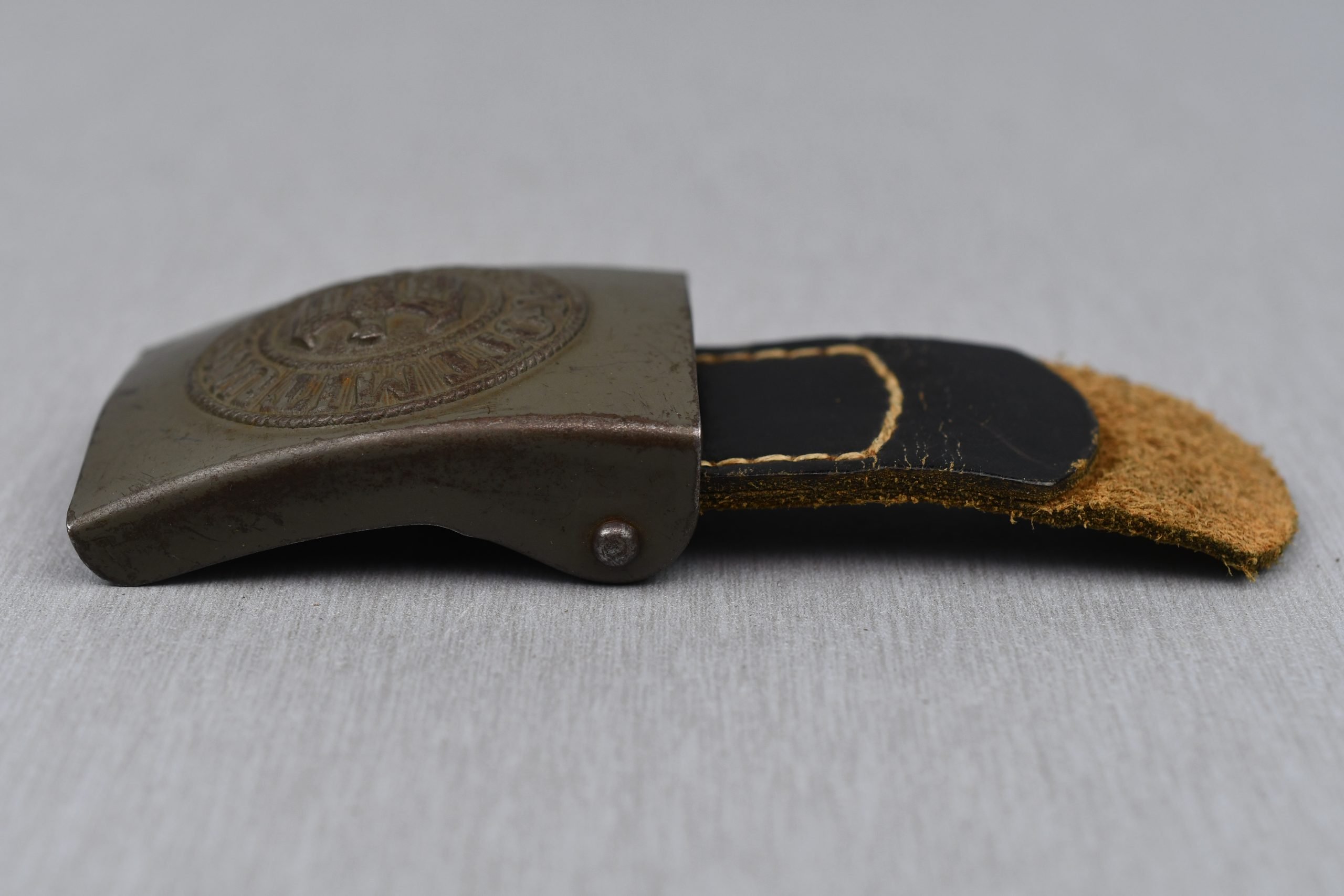 Steel army (Heer) belt buckle with black leather tab by Noelle & Hueck 1942 — image 8