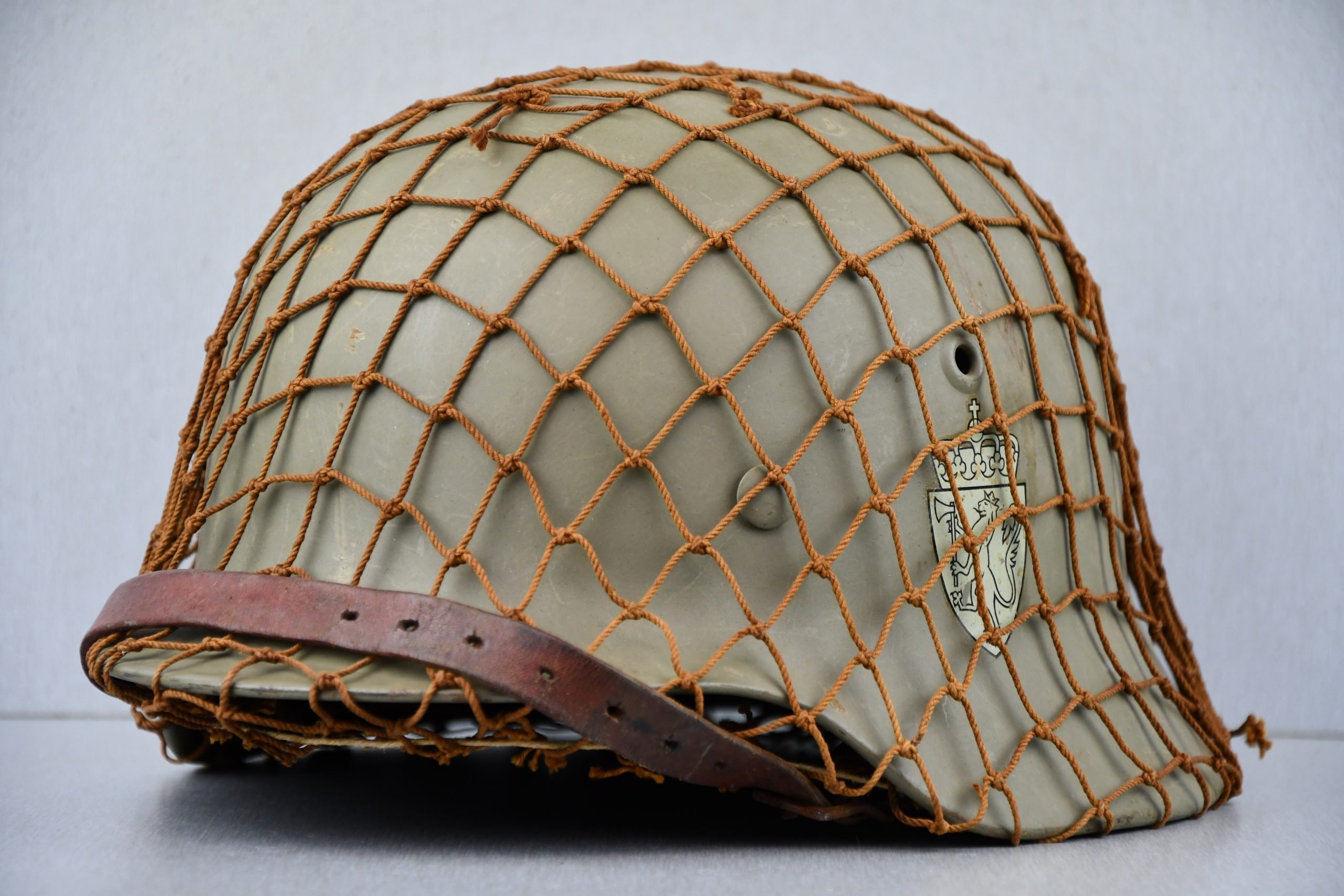 M40 Norwegian reissued steel helmet ET64 with camouflage net — image 2