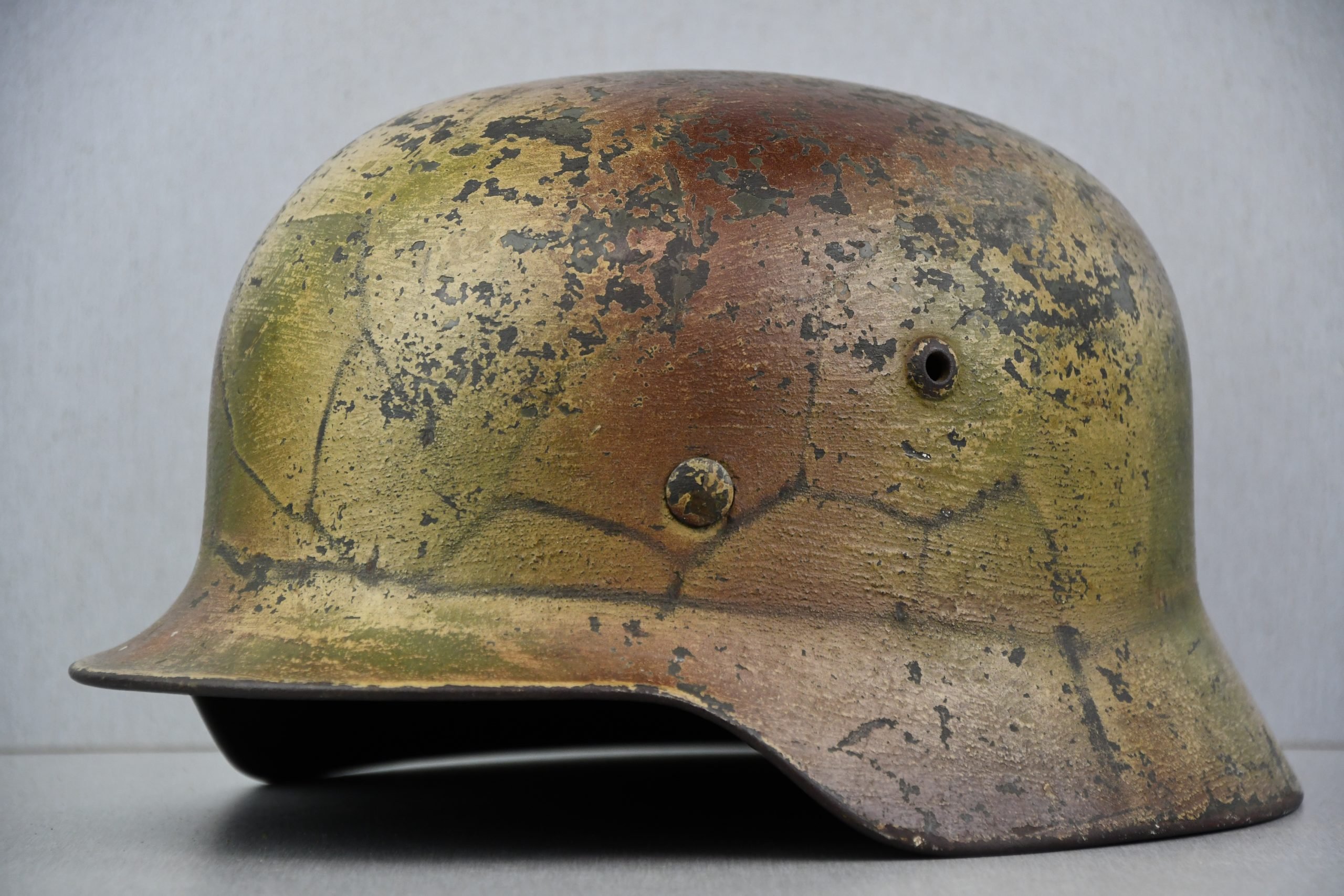 M35 army (Heer) double decal three tone 'Normandy' ex-chicken wire camouflage helmet Q66 — image 2