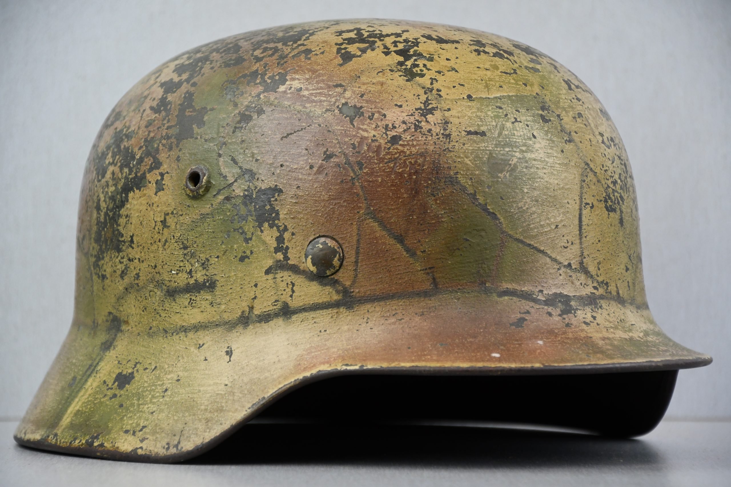 M35 army (Heer) double decal three tone 'Normandy' ex-chicken wire camouflage helmet Q66 — image 4