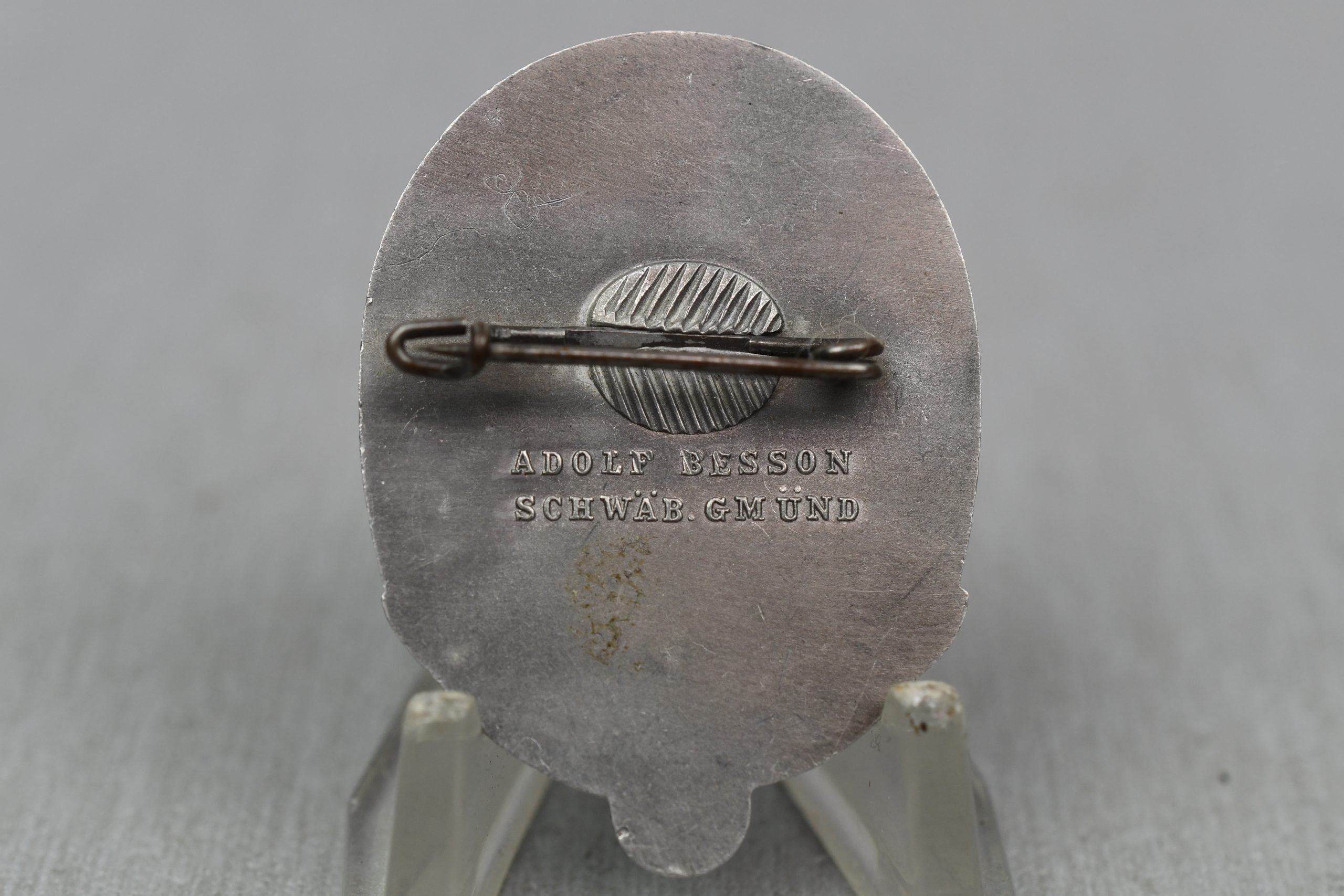 German 'Tag Der Arbeit 1935' tinnie by Adolf Besson — image 2