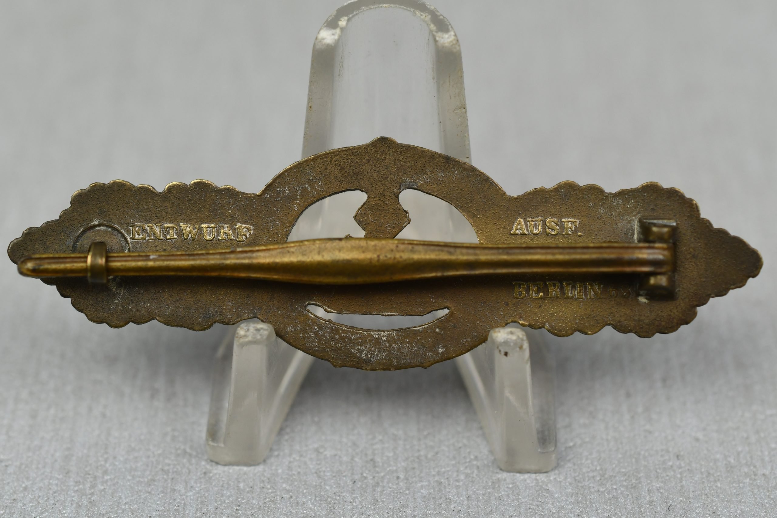 MINT Kriegsmarine U-Boat front clasp in bronze by Schwerin Berlin — image 2