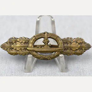 MINT Kriegsmarine U-Boat front clasp in bronze by Schwerin Berlin
