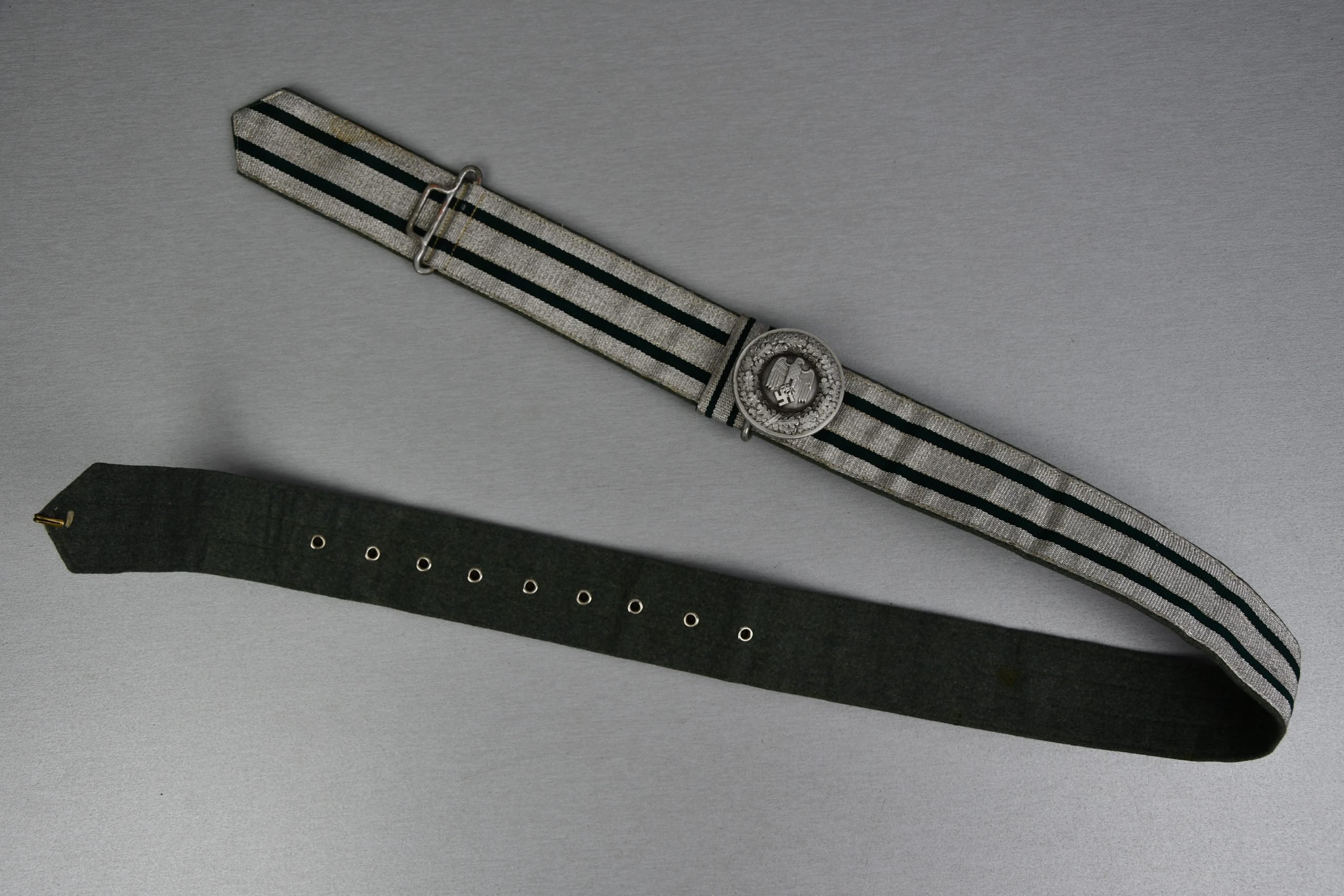 Army (Heer) officer dress belt 'Feldbinde'with 'Adjutantenschnur' aiguillette in box — image 13