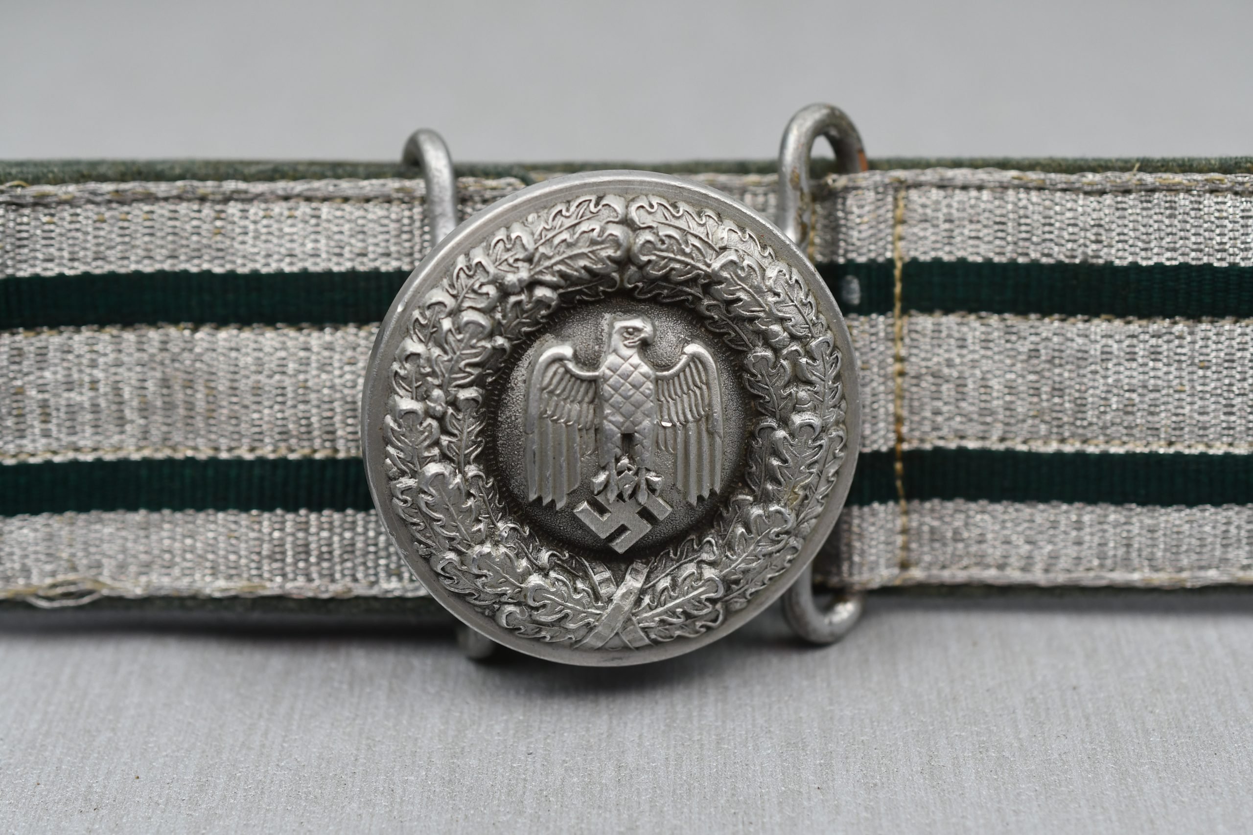 Army (Heer) officer dress belt 'Feldbinde'with 'Adjutantenschnur' aiguillette in box — image 6