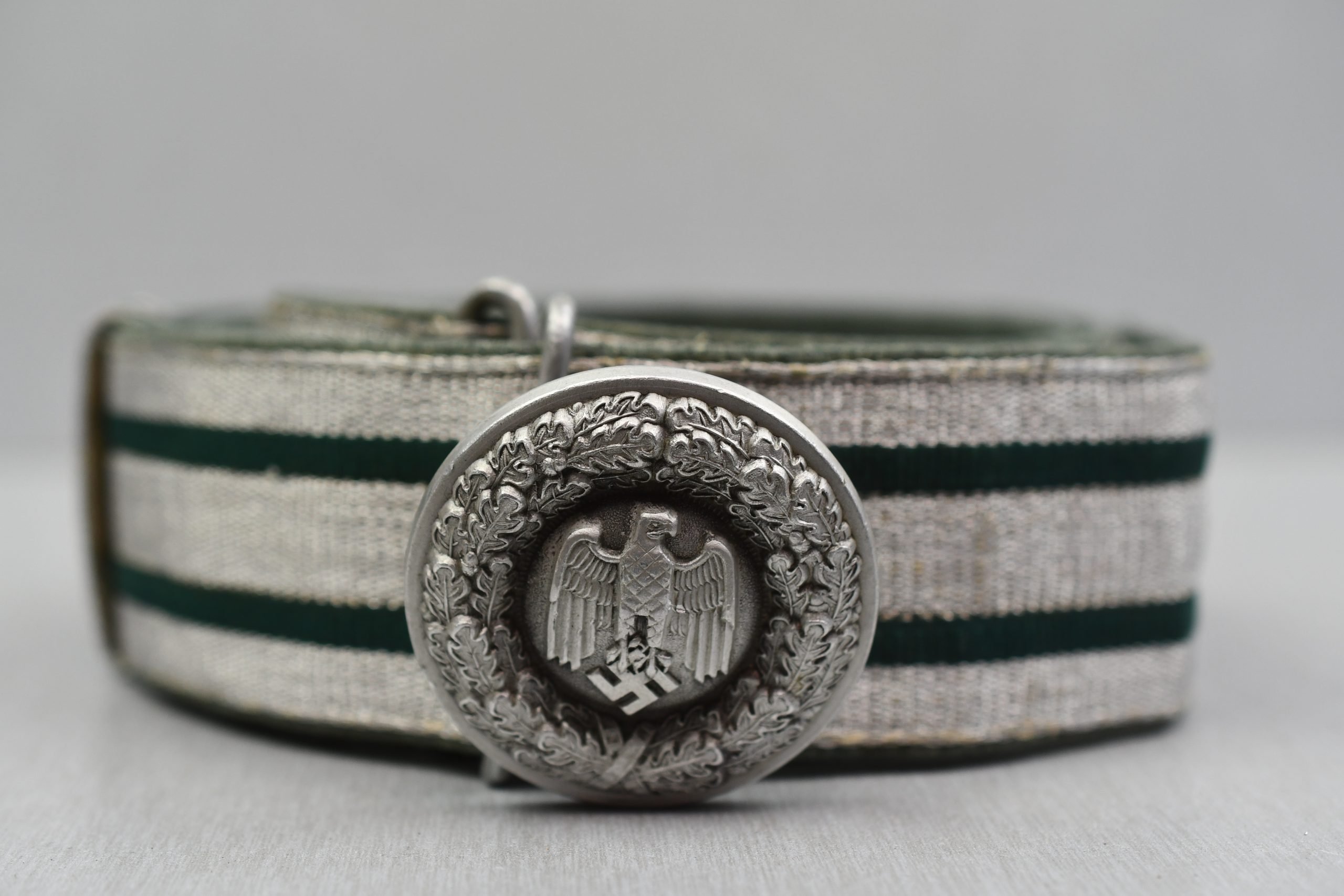 Army (Heer) officer dress belt 'Feldbinde'with 'Adjutantenschnur' aiguillette in box — image 7