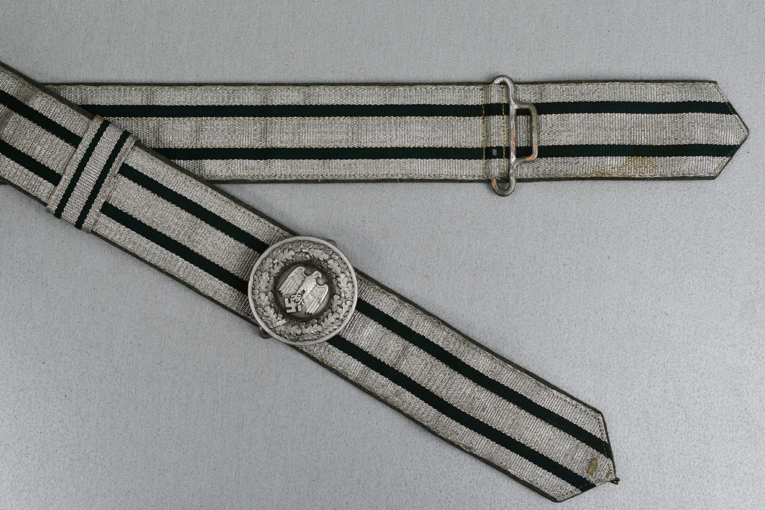 Army (Heer) officer dress belt 'Feldbinde'with 'Adjutantenschnur' aiguillette in box — image 8