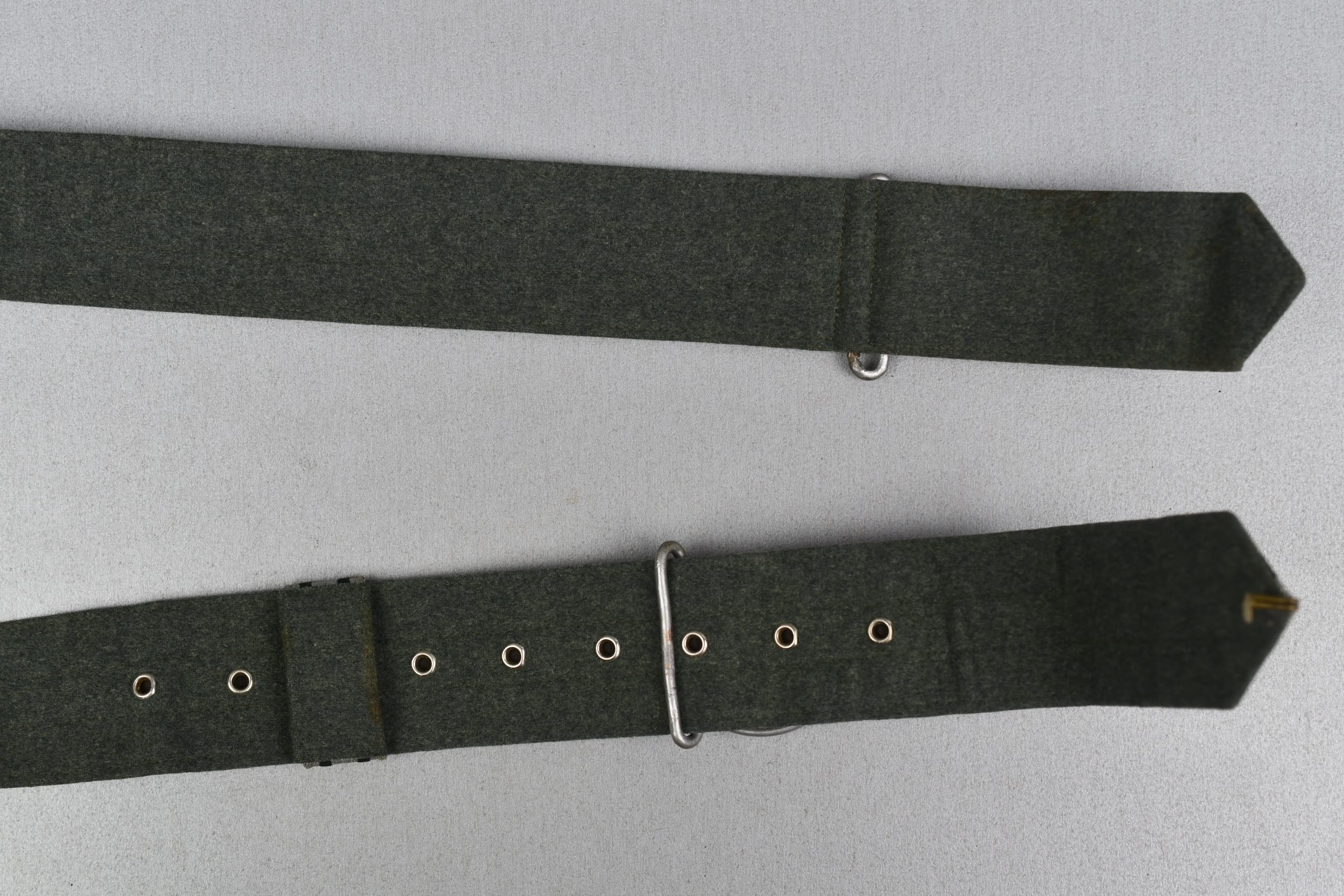 Army (Heer) officer dress belt 'Feldbinde'with 'Adjutantenschnur' aiguillette in box — image 9