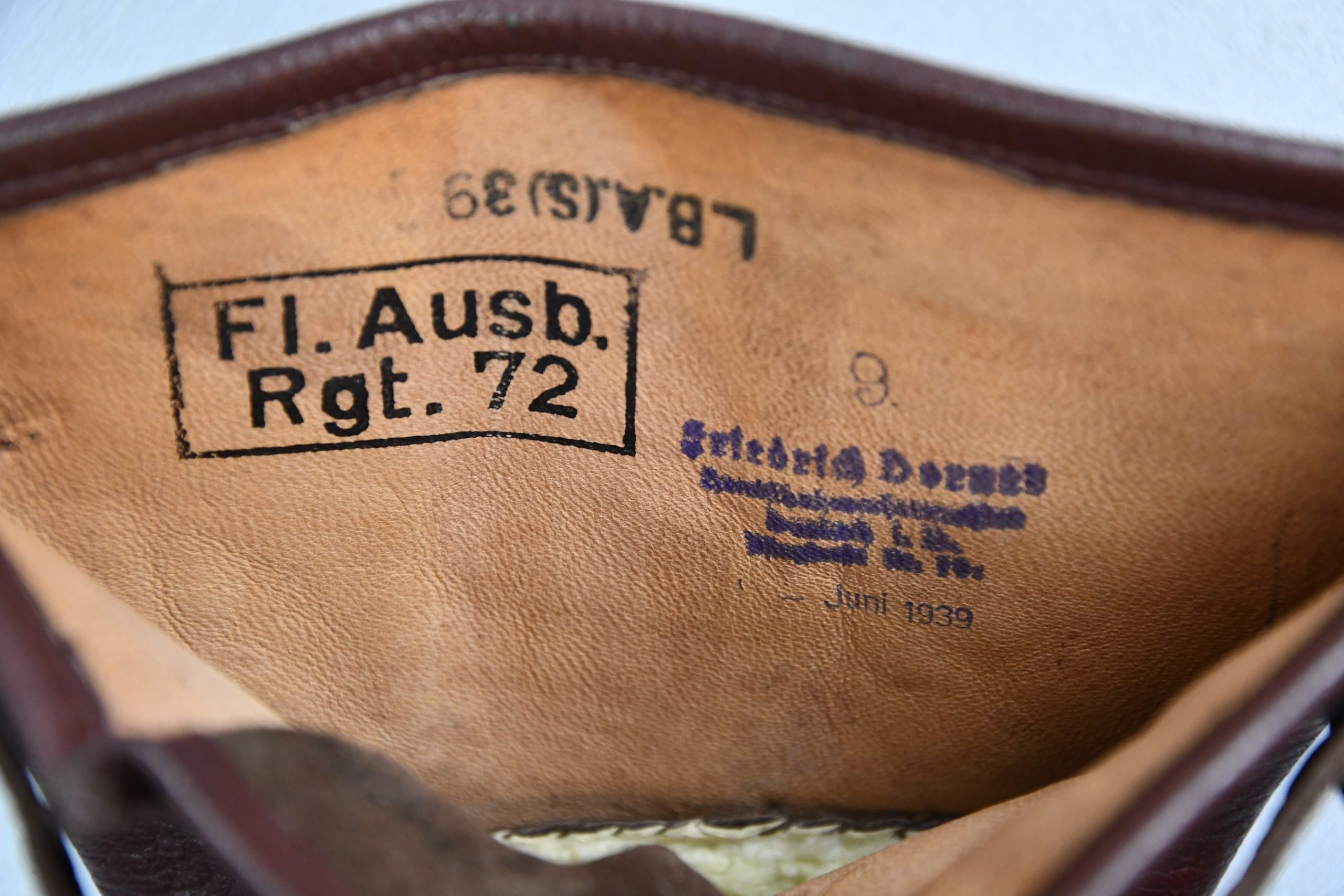 MINT Luftwaffe brown leather pilot gloves unit marked 'LBA' 1939 Flieger-Ausbildungs-Regiment 72 — image 5