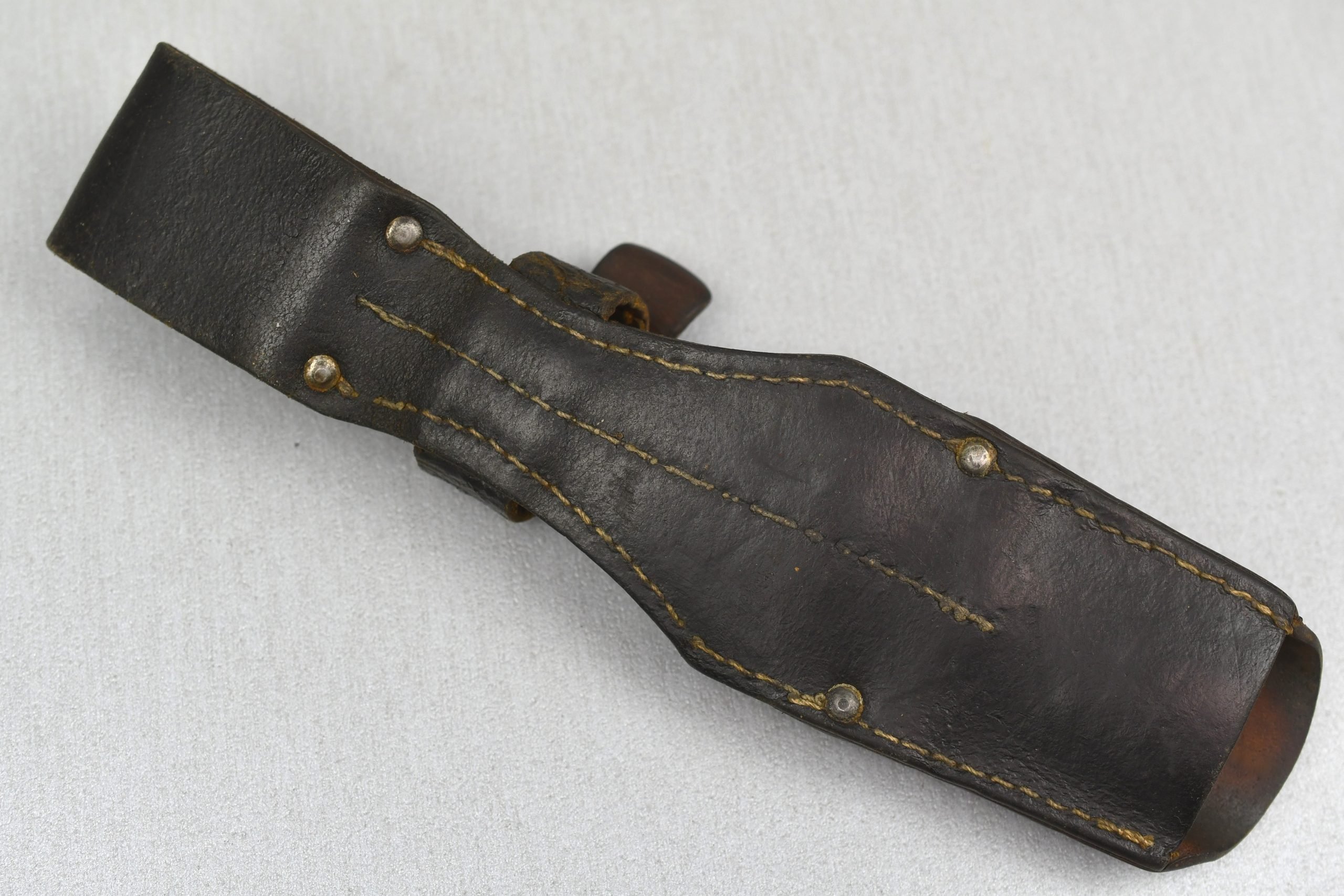 Wehrmacht leather K98 bayonet frog with RBNr. — image 2