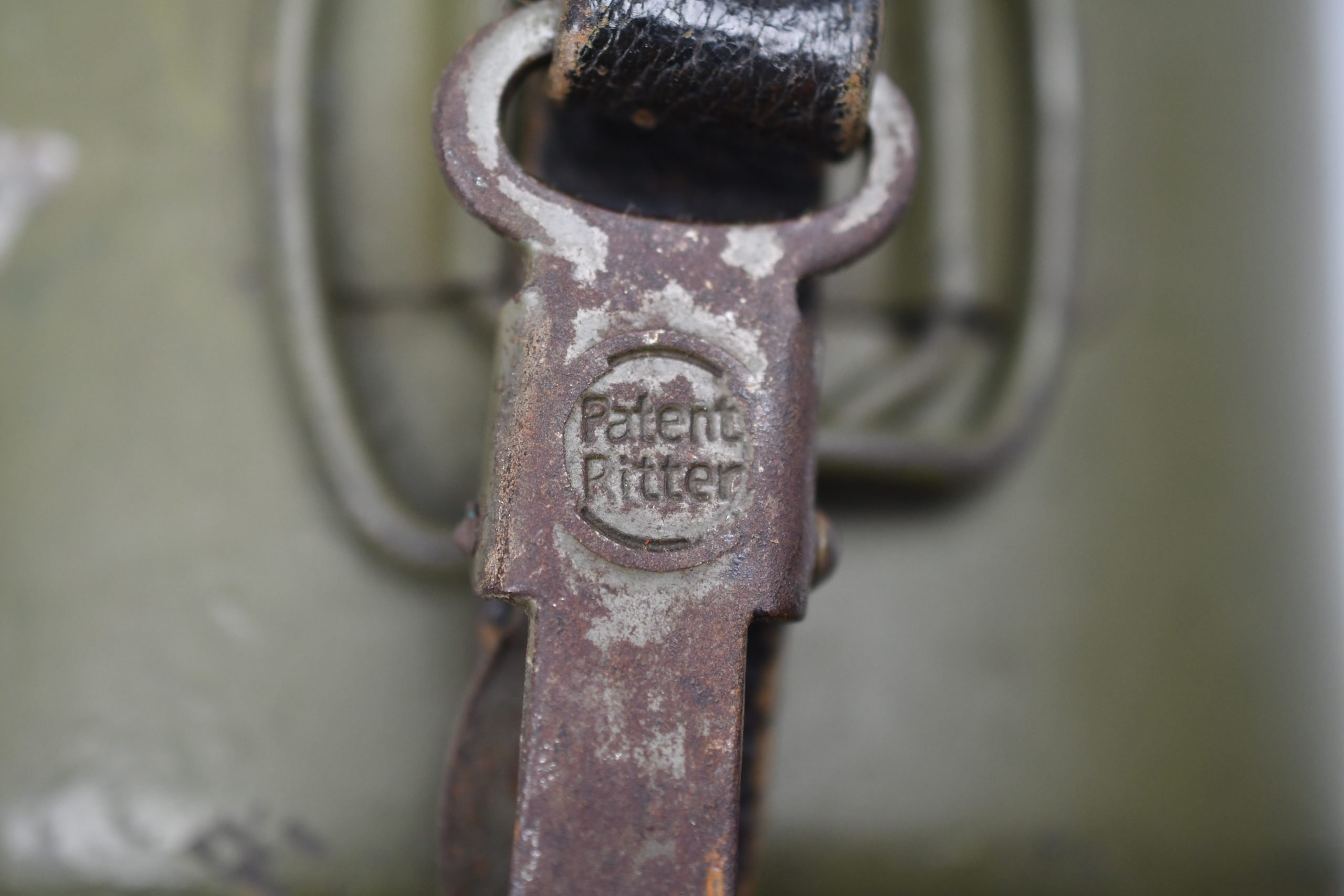 Late war M31 Wehrmacht canteen with rare blue enameled cup by AEMA 1943 — image 3