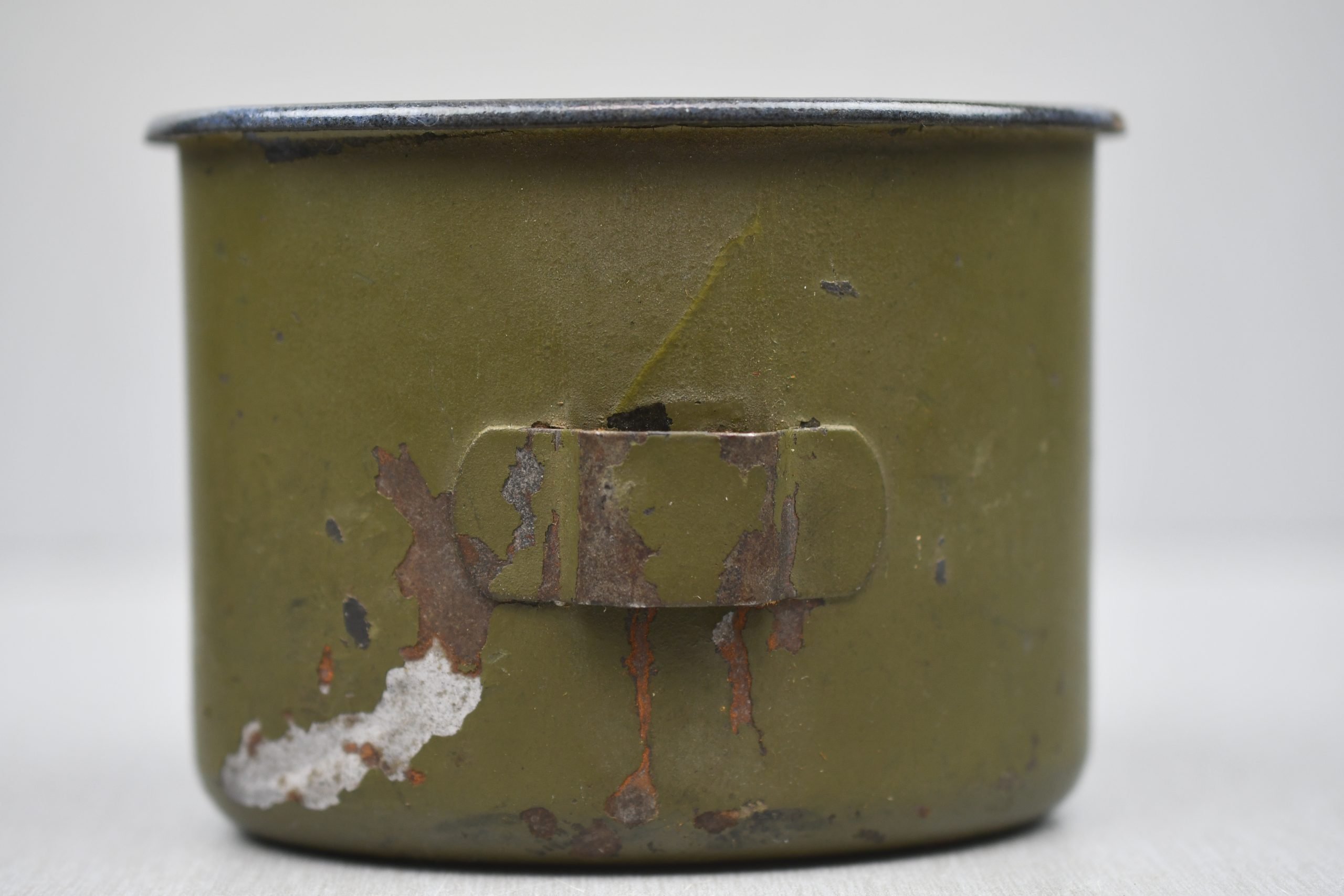 Late war M31 Wehrmacht canteen with rare blue enameled cup by AEMA 1943 — image 7