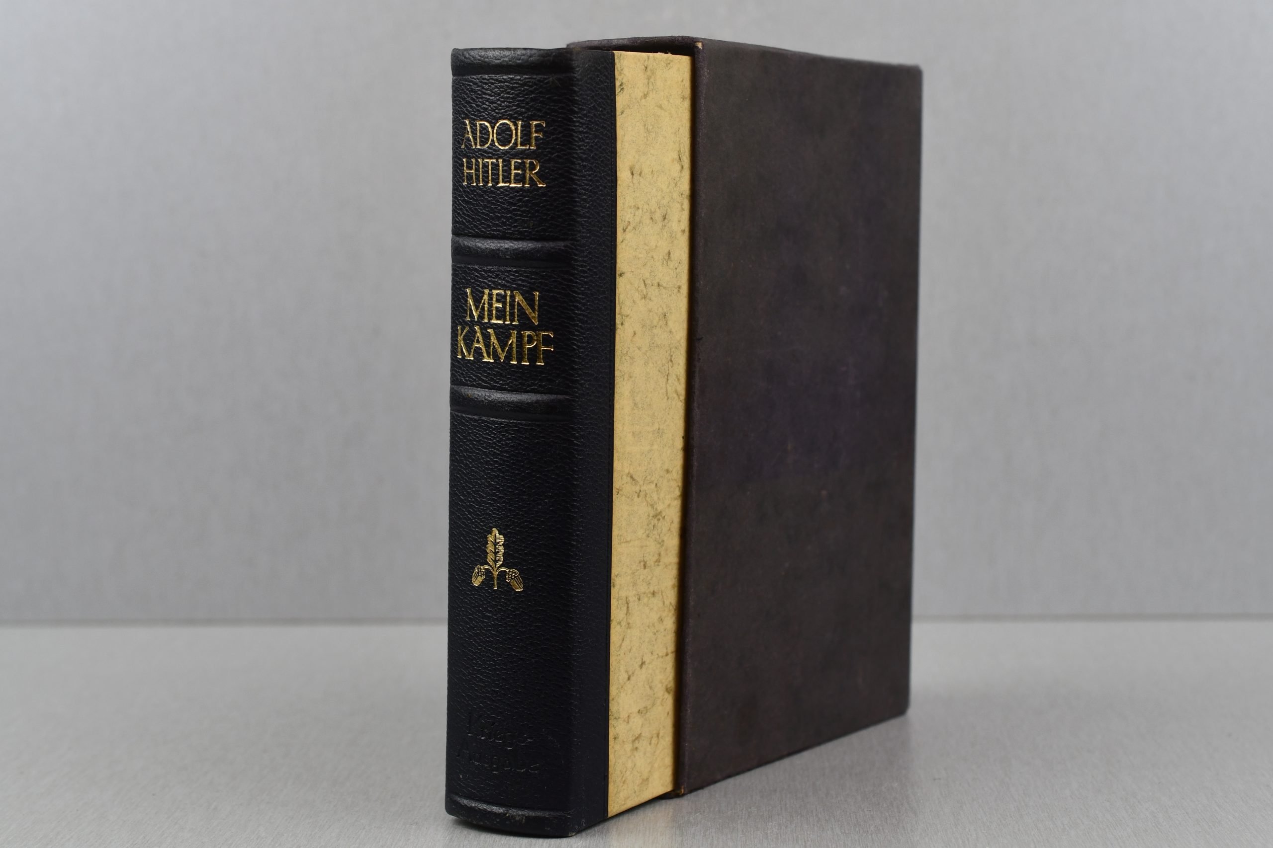 Late war Adolf Hitler's Mein Kampf wedding edition book 'Kriegs-Ausgabe' with block letters — image 16