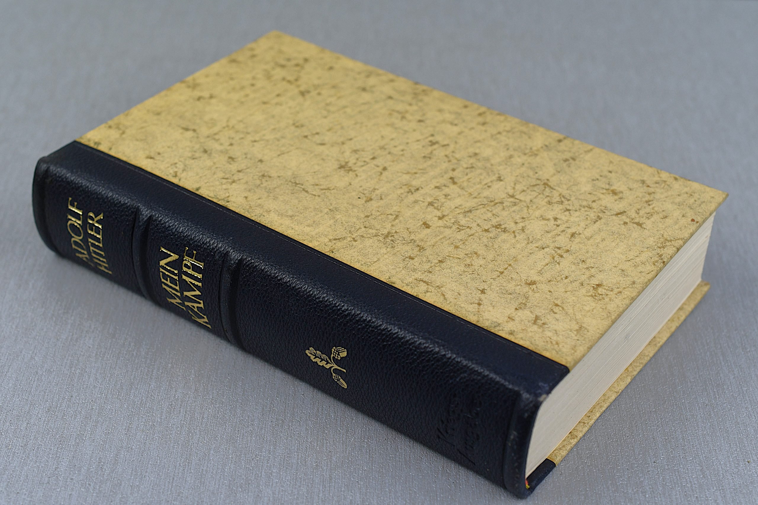 Late war Adolf Hitler's Mein Kampf wedding edition book 'Kriegs-Ausgabe' with block letters — image 2