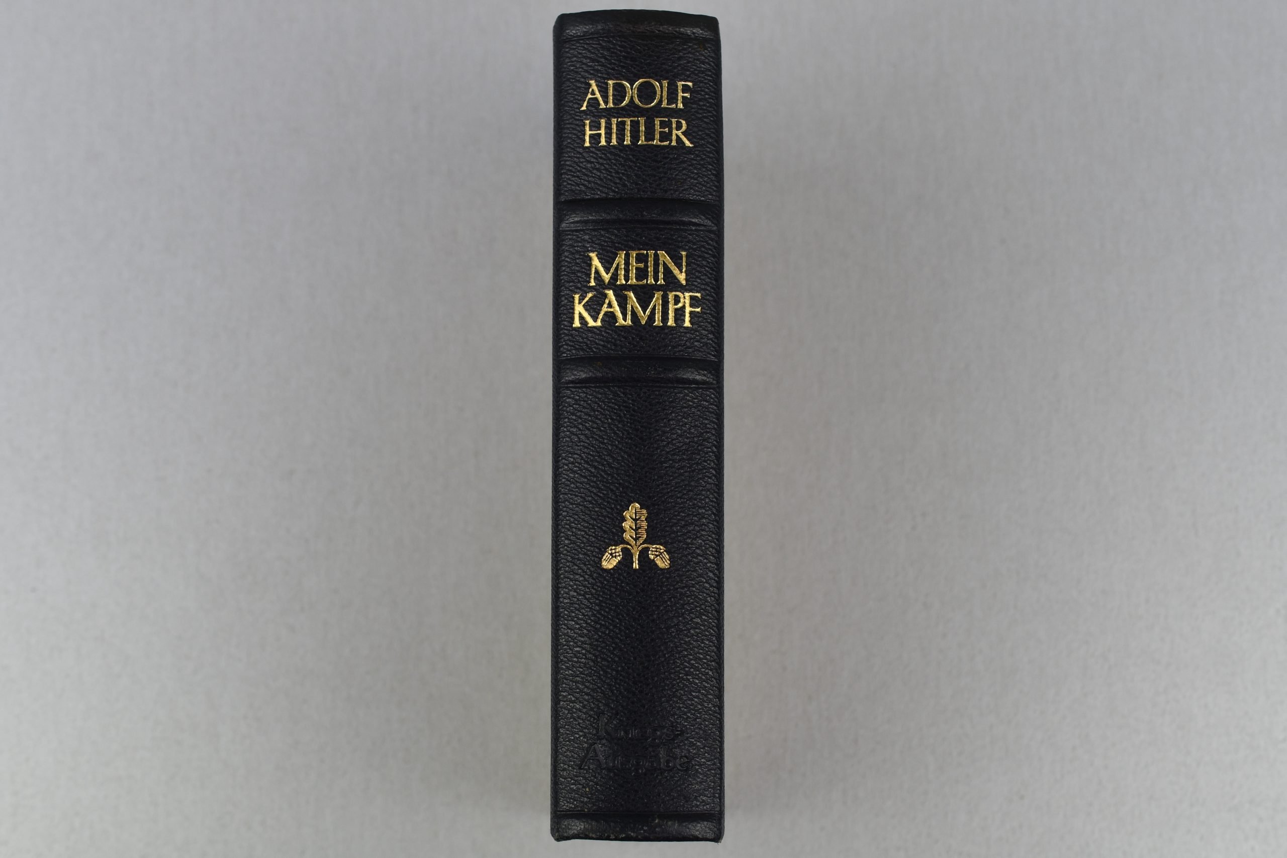 Late war Adolf Hitler's Mein Kampf wedding edition book 'Kriegs-Ausgabe' with block letters — image 4