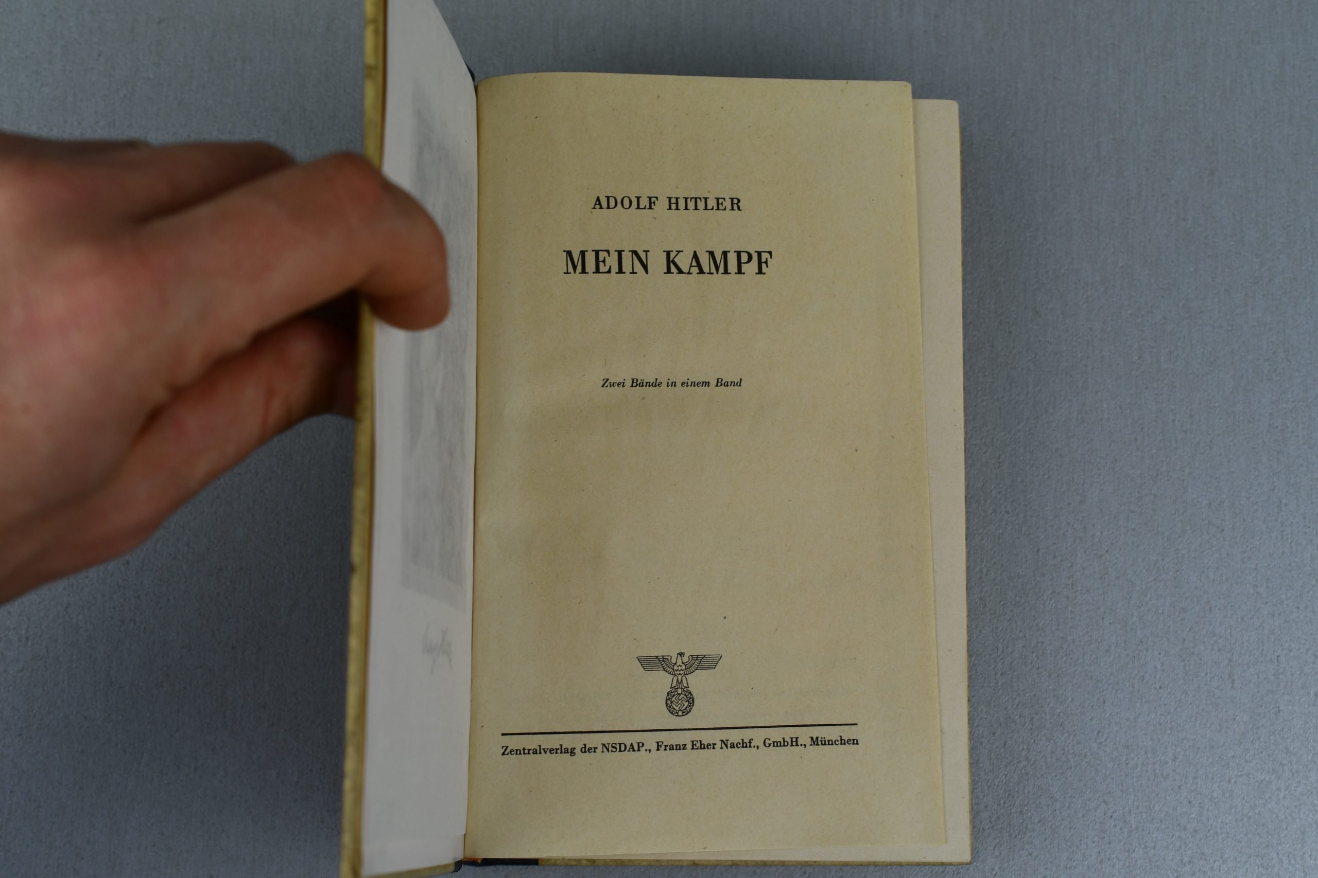 Late war Adolf Hitler's Mein Kampf wedding edition book 'Kriegs-Ausgabe' with block letters — image 8