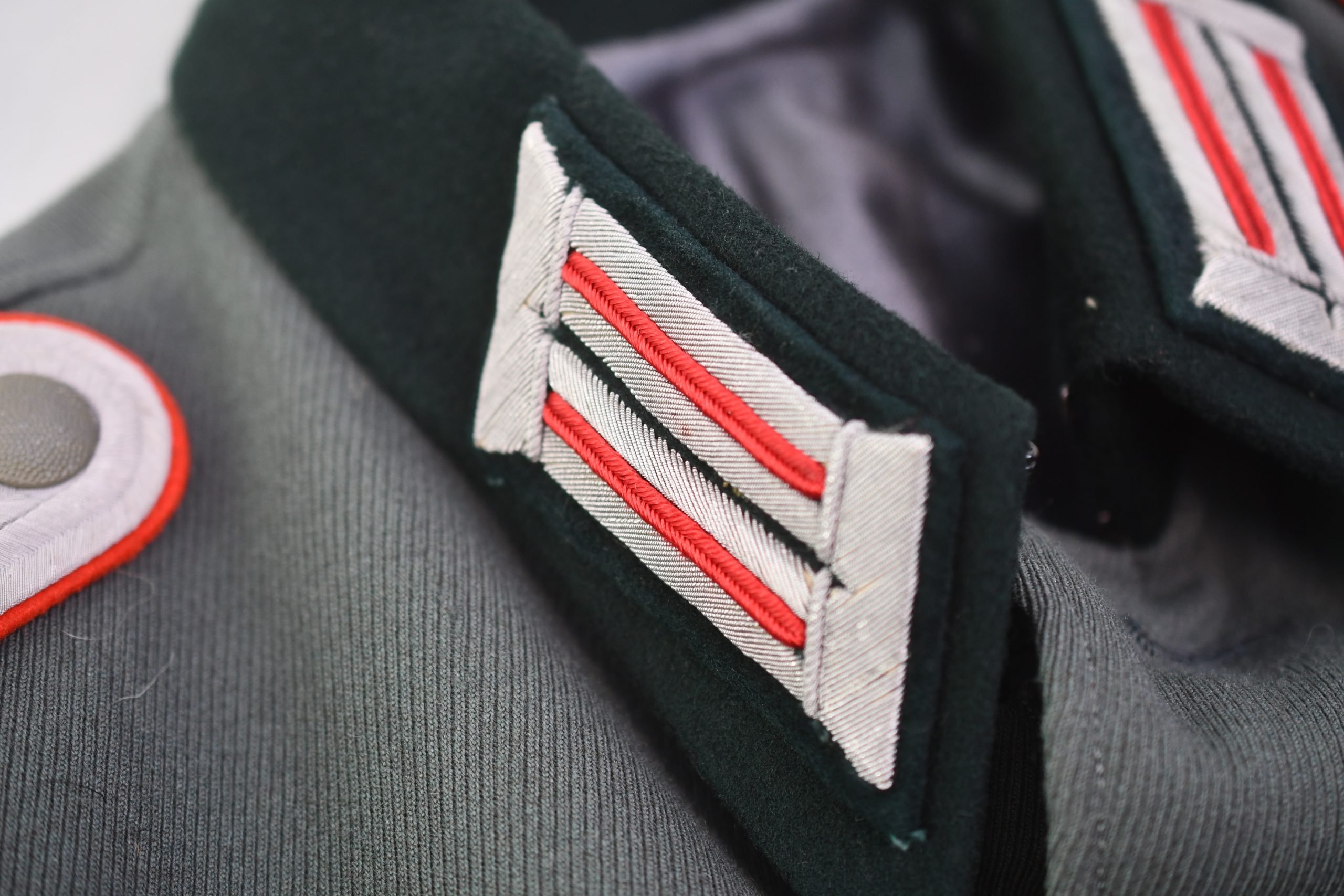 M36 army (Heer) artillery officer tunic for a Leutnant 1943 — image 10