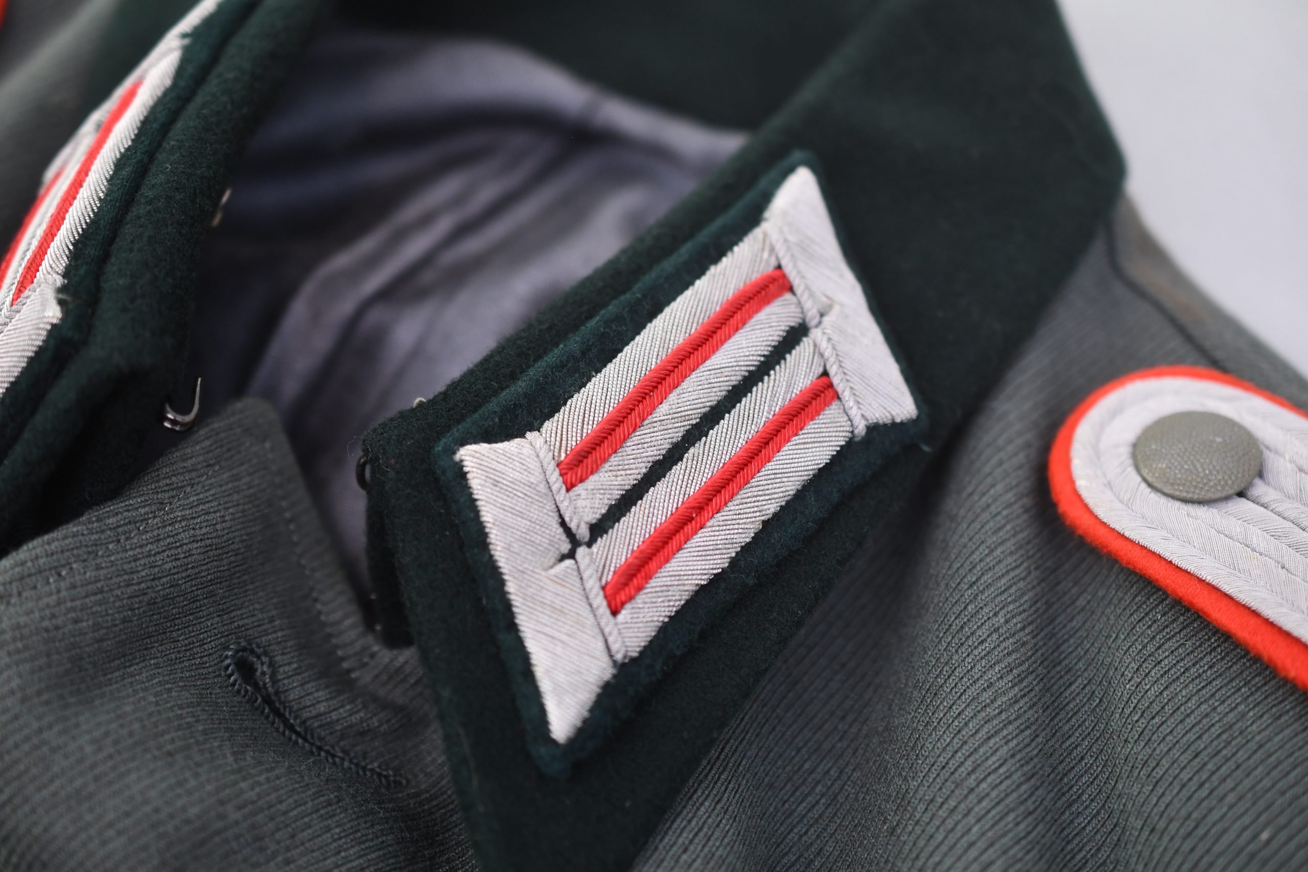 M36 army (Heer) artillery officer tunic for a Leutnant 1943 — image 11