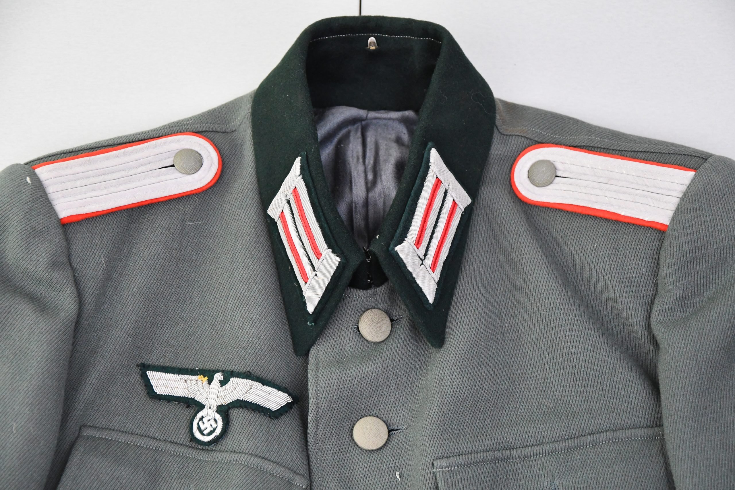 M36 army (Heer) artillery officer tunic for a Leutnant 1943 — image 2