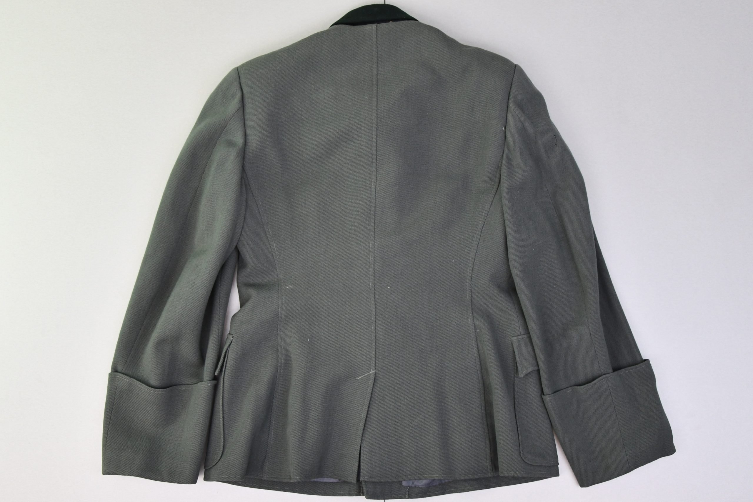 M36 army (Heer) artillery officer tunic for a Leutnant 1943 — image 5