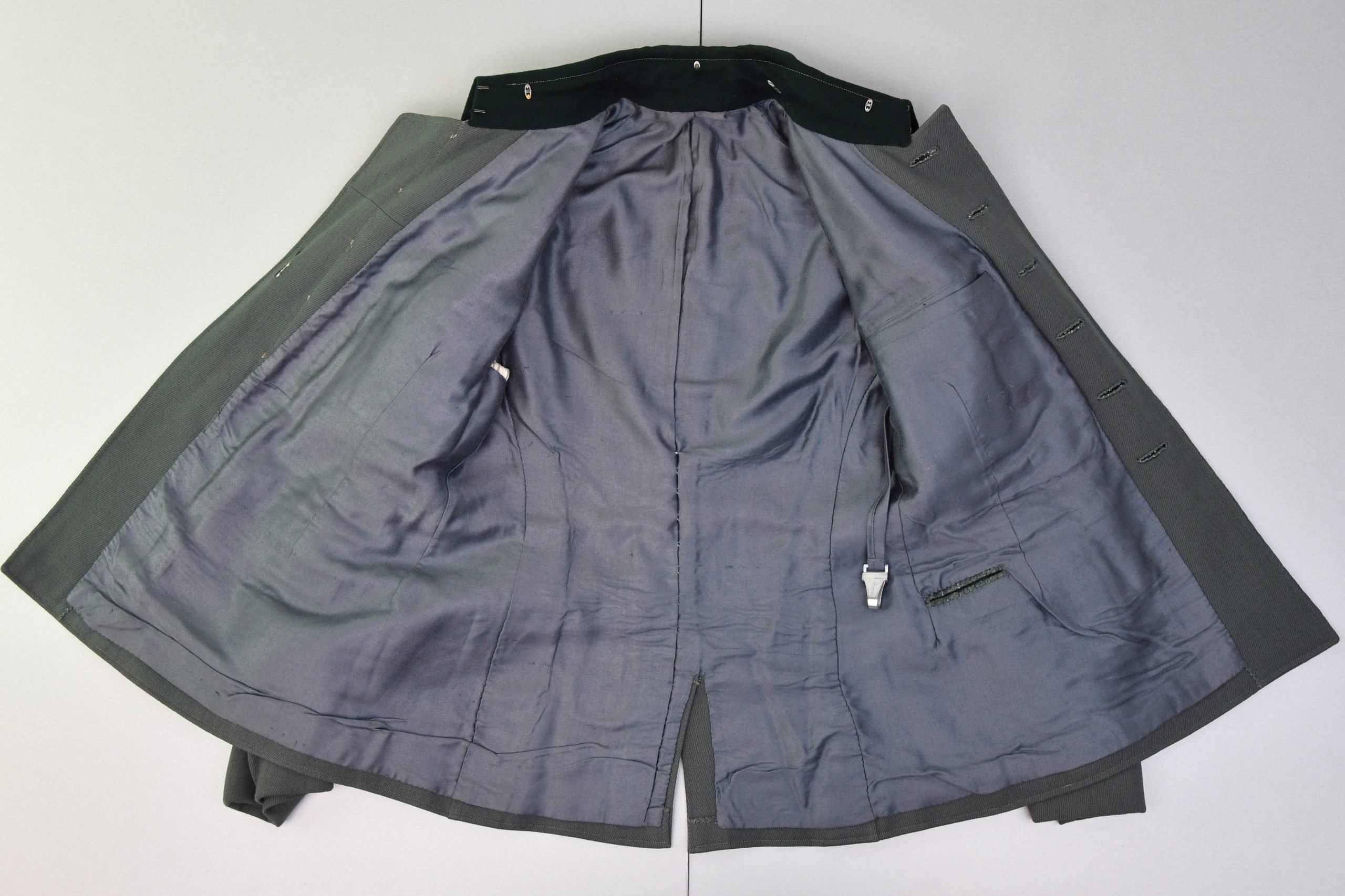 M36 army (Heer) artillery officer tunic for a Leutnant 1943 — image 6