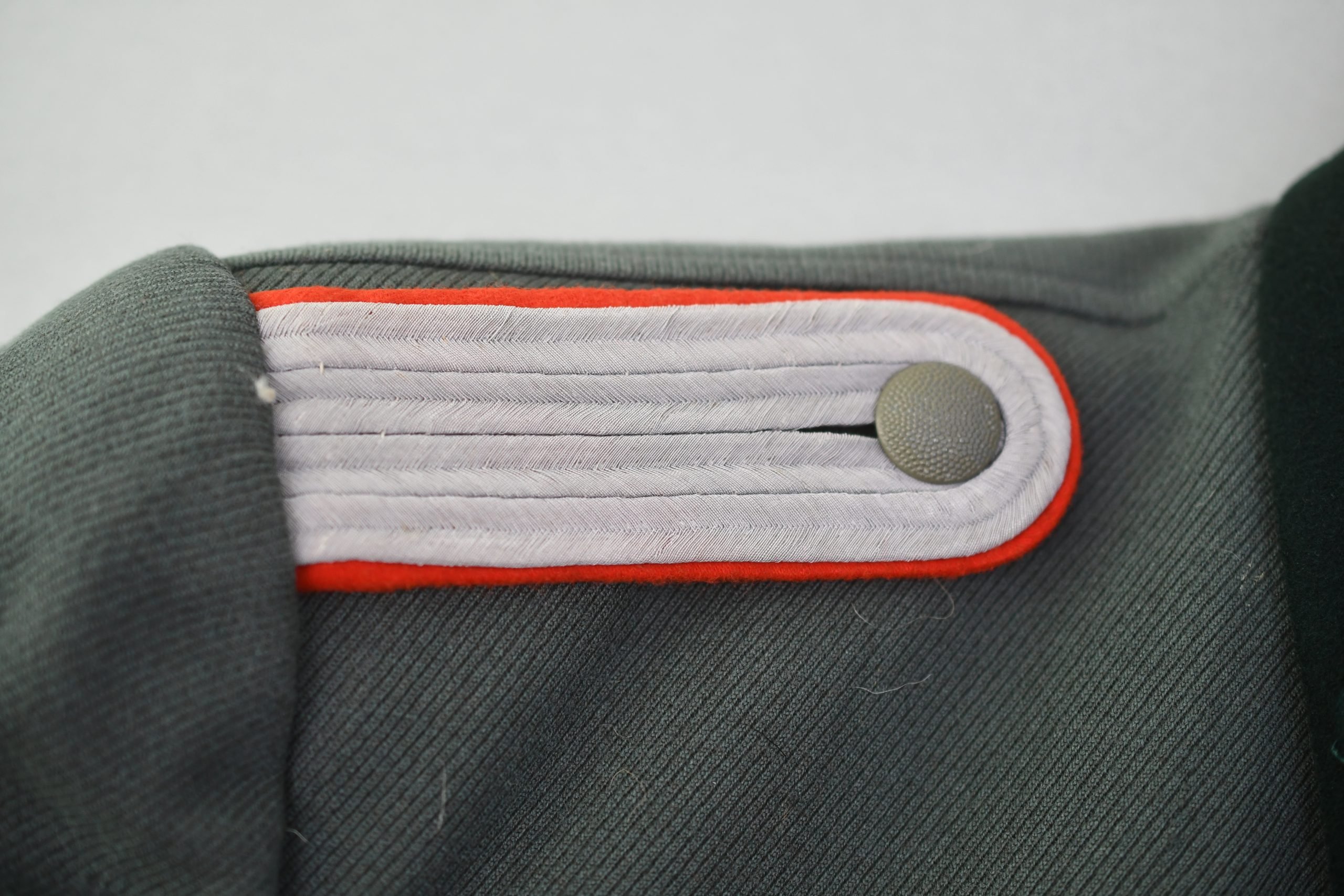 M36 army (Heer) artillery officer tunic for a Leutnant 1943 — image 8