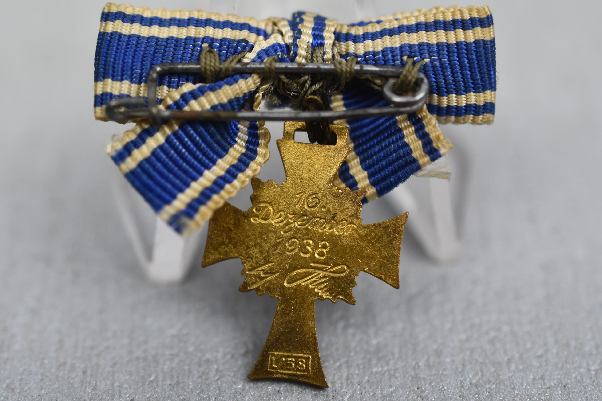 Gold mother's cross miniature 1938 by L/53 Hymmen & Co. — image 2