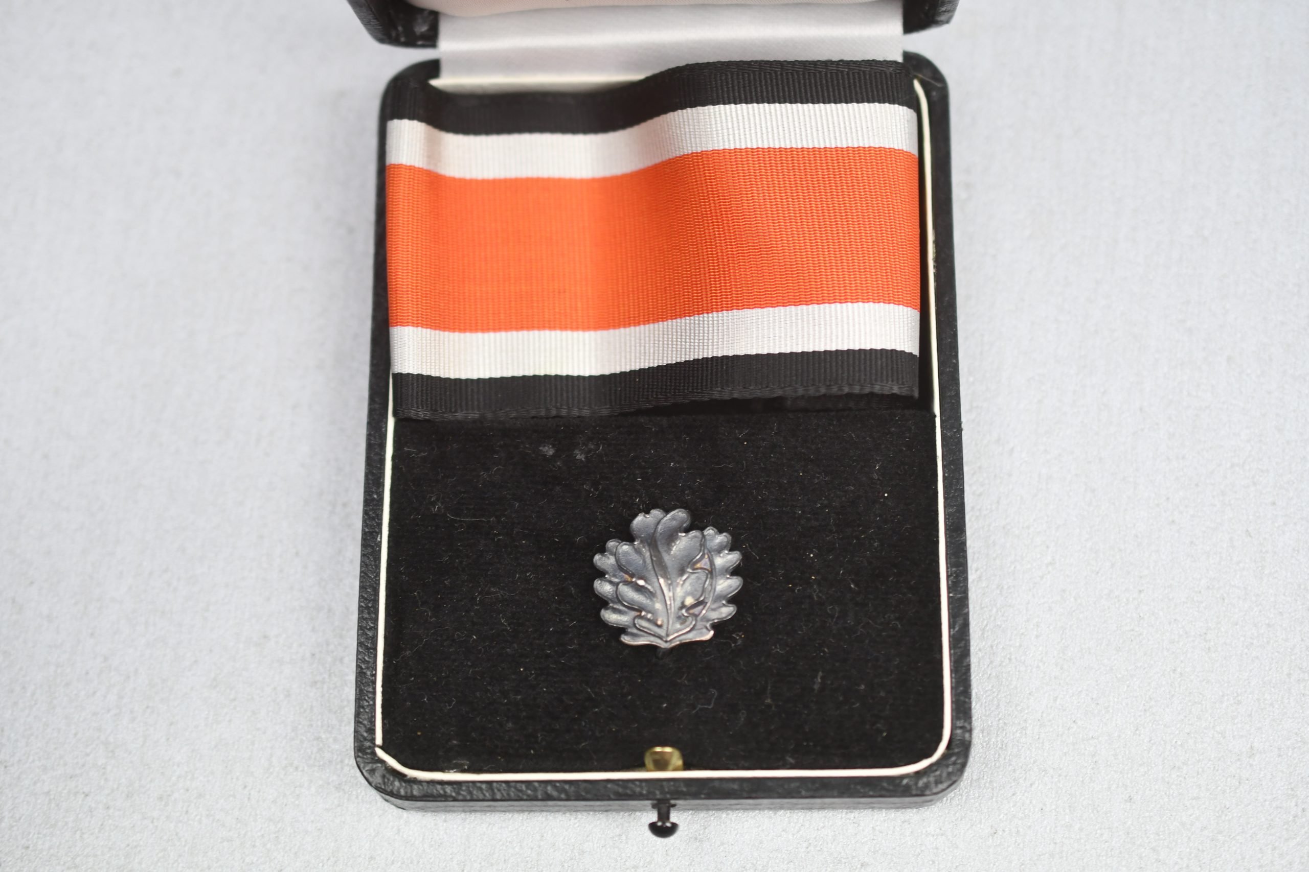 Museum quality reproduction of the German Knight's Cross oak leaves '800' — image 2