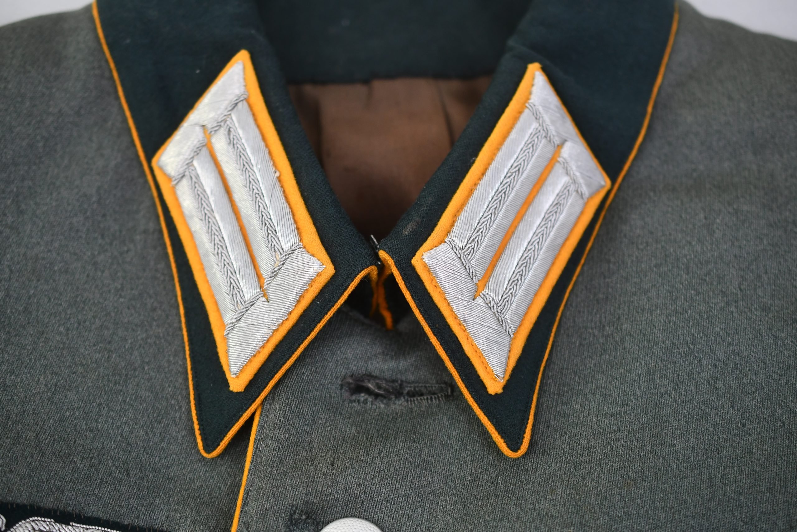 M36 Army (Heer) Officer's Parade Tunic 'Waffenrock' for Cavalry – Reconnaissance Oberleutnant — image 11