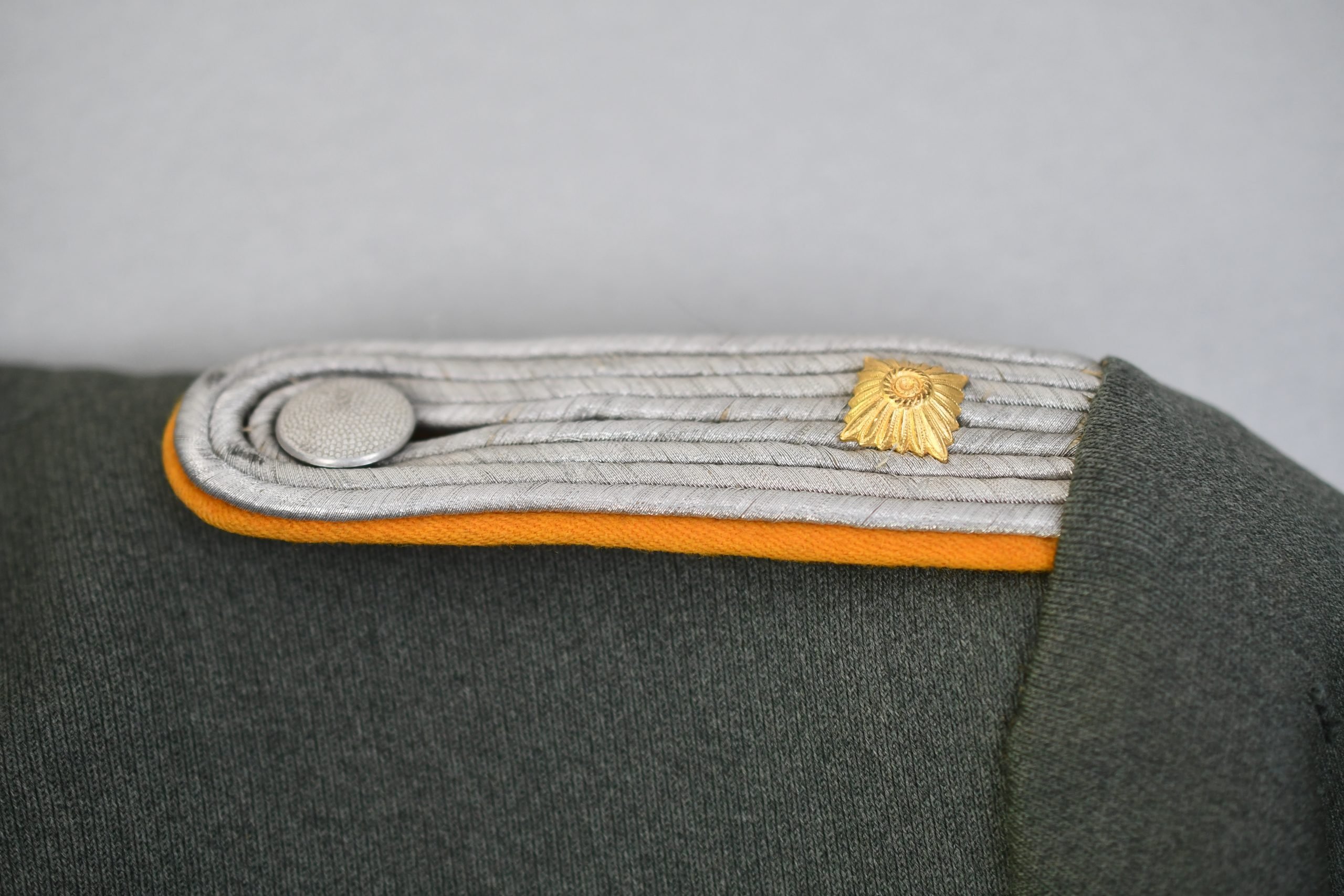 M36 Army (Heer) Officer's Parade Tunic 'Waffenrock' for Cavalry – Reconnaissance Oberleutnant — image 14