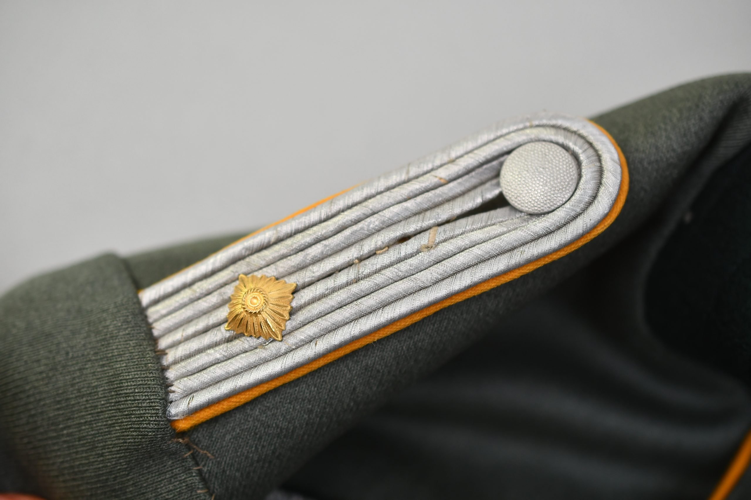 M36 Army (Heer) Officer's Parade Tunic 'Waffenrock' for Cavalry – Reconnaissance Oberleutnant — image 15