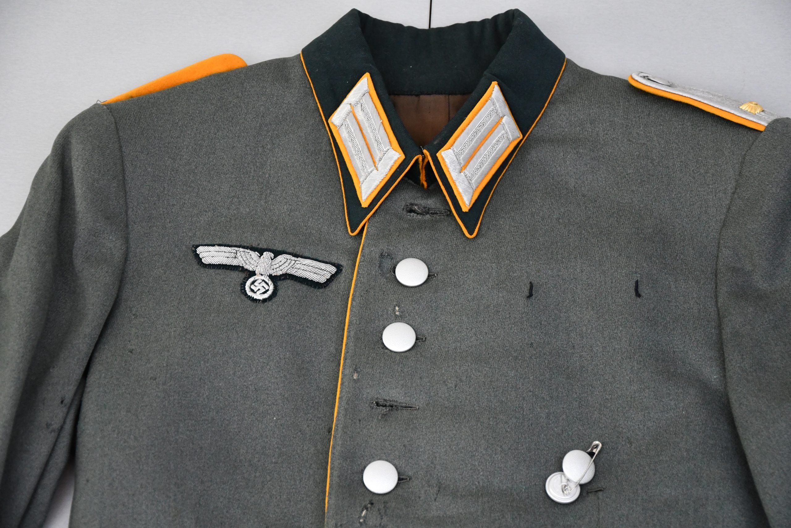 M36 Army (Heer) Officer's Parade Tunic 'Waffenrock' for Cavalry – Reconnaissance Oberleutnant — image 2