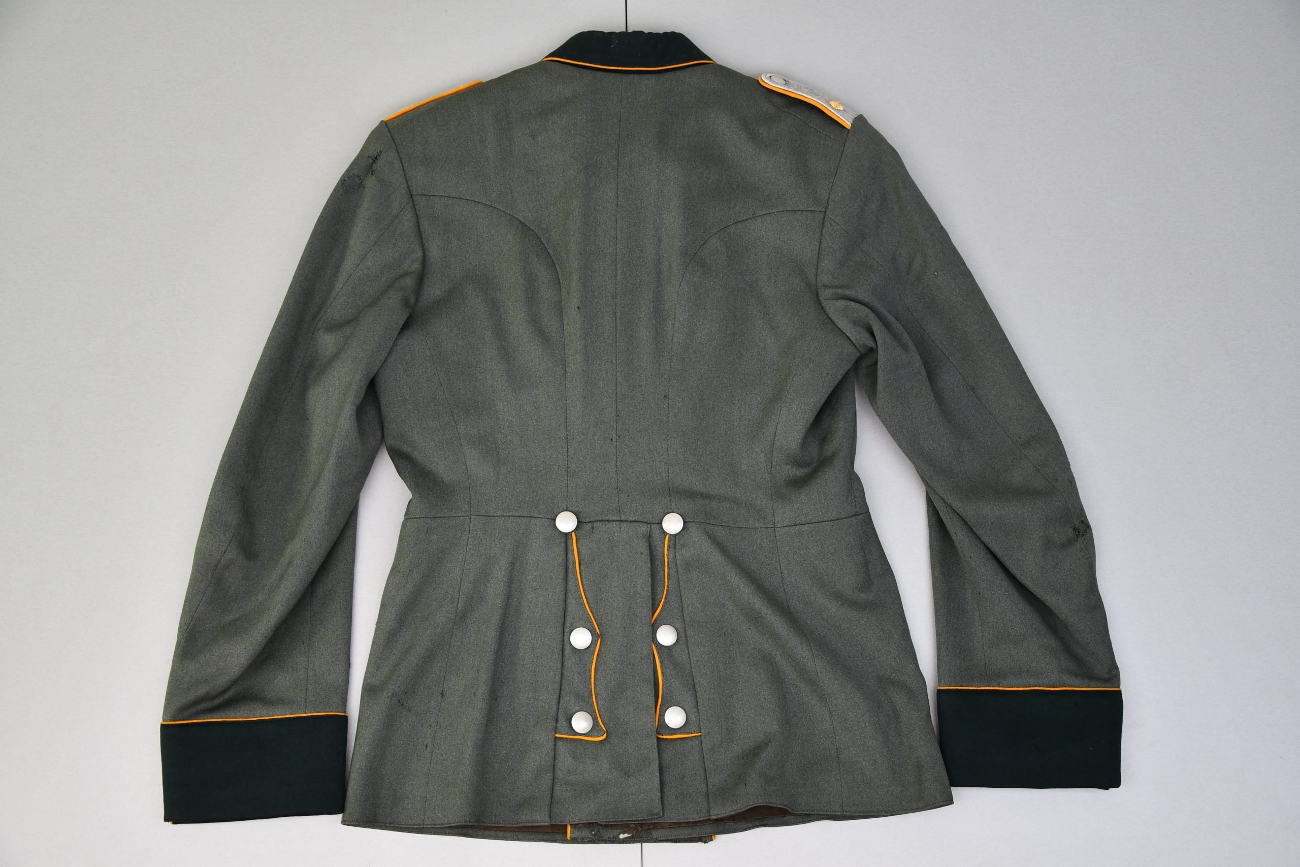 M36 Army (Heer) Officer's Parade Tunic 'Waffenrock' for Cavalry – Reconnaissance Oberleutnant — image 5