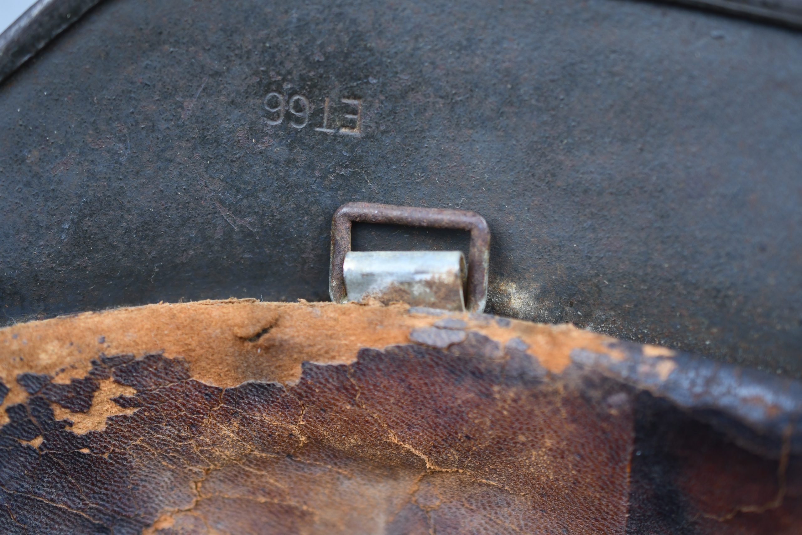 M40 Luftwaffe single decal 'black camouflaged' steel helmet ET66 — image 12